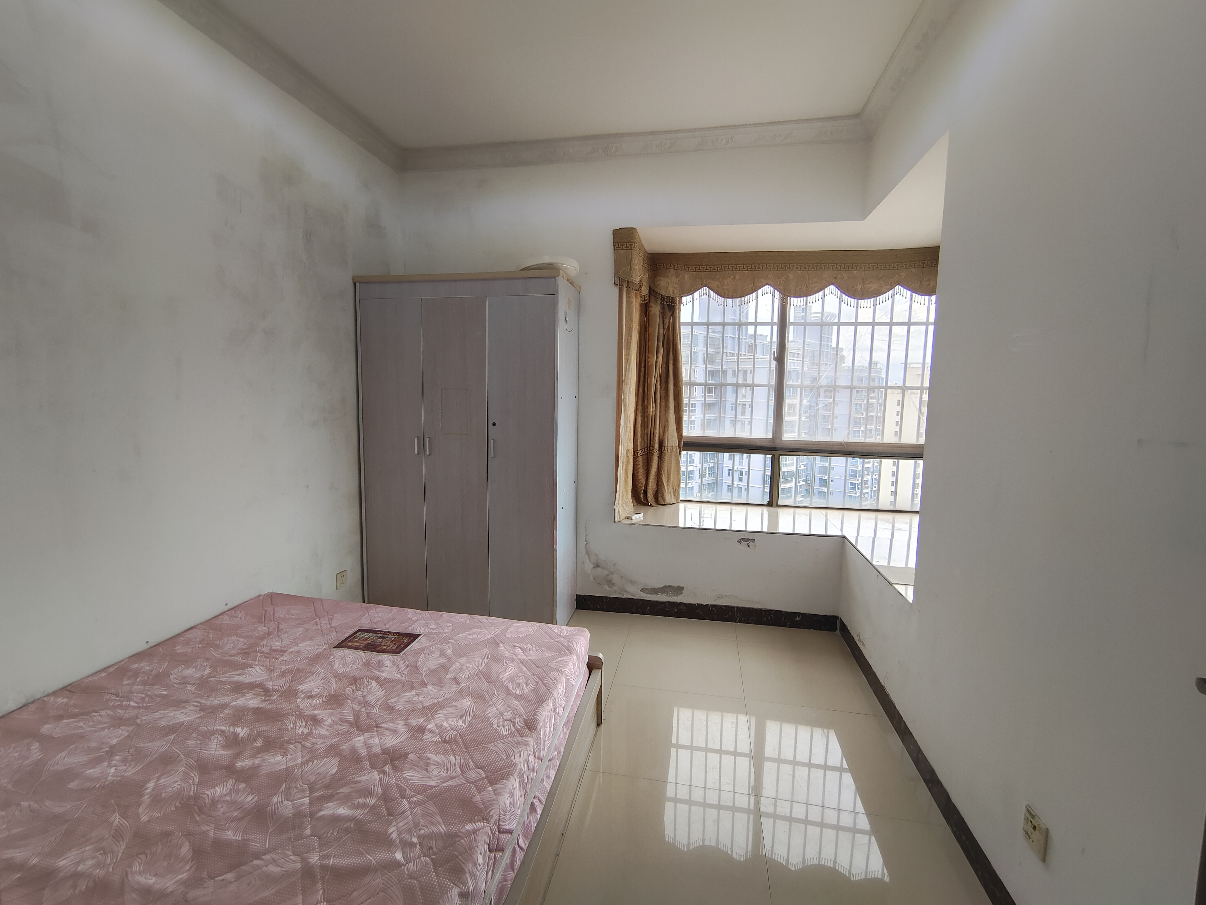 夏瑶花苑 2室2厅1卫 2500.0元/月 夏瑶花苑 2室2厅1卫 2500.0元/月室内图