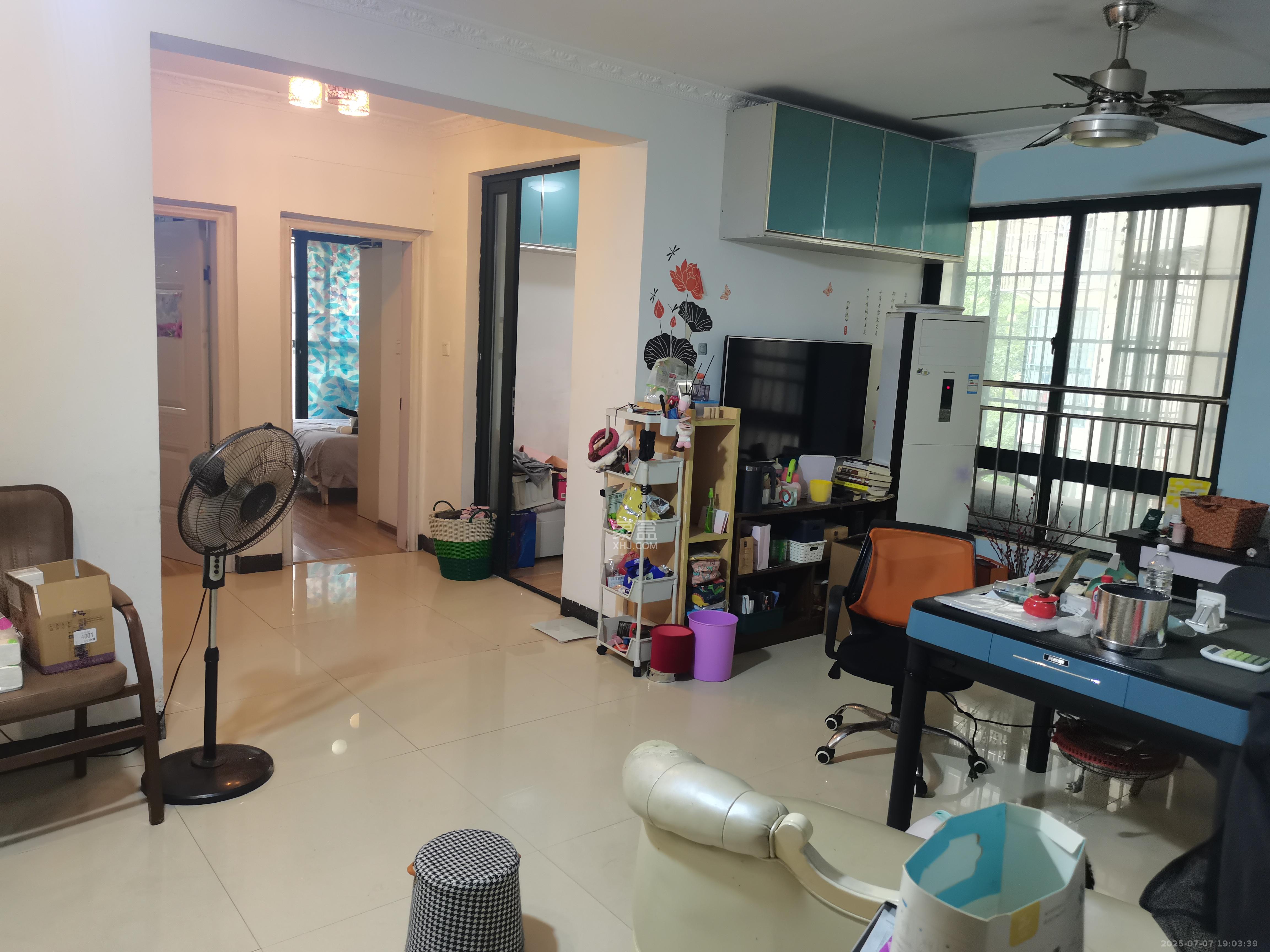 尊邸华庭  3室2厅1卫   2200.00元/月室内图