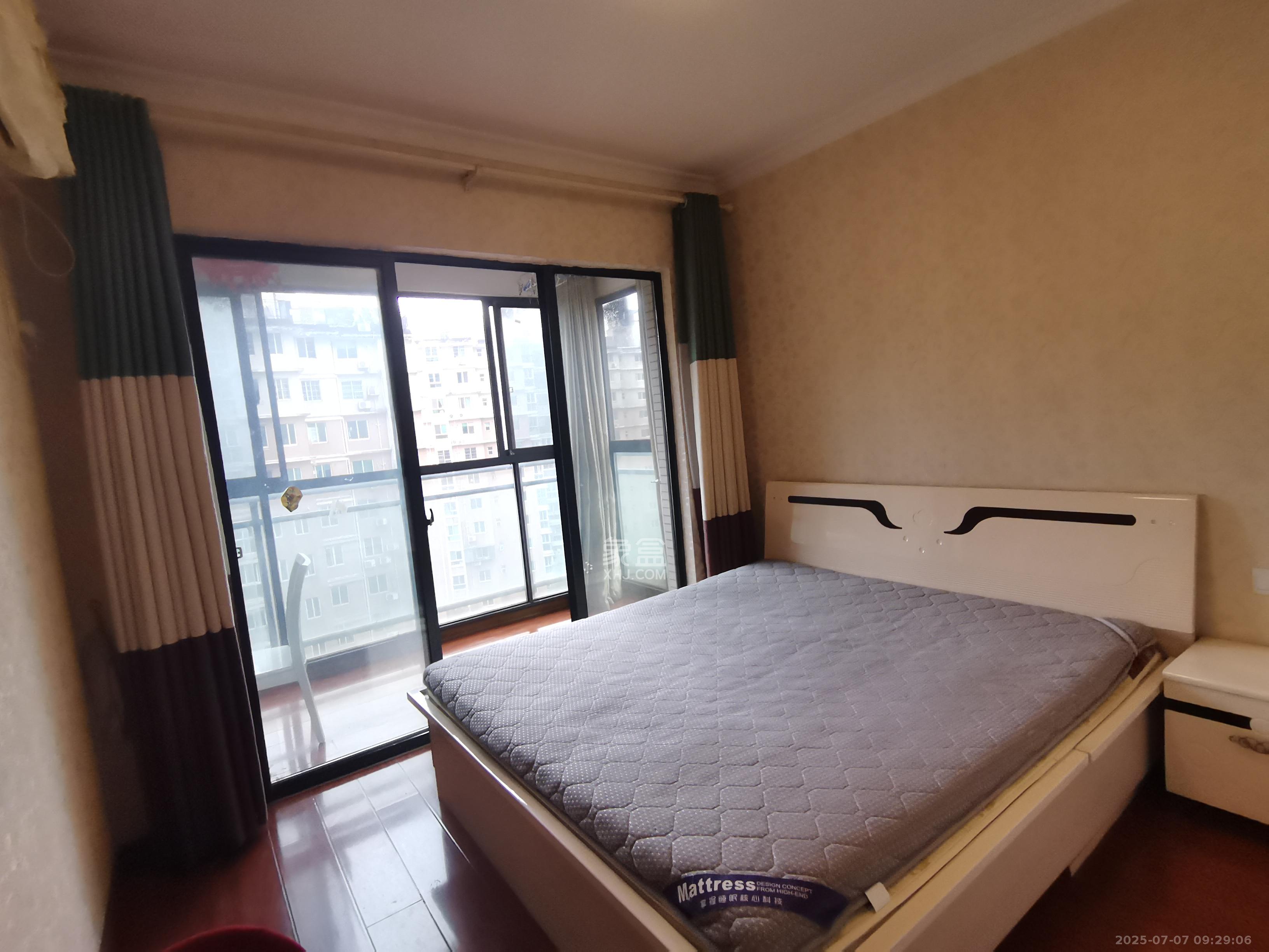 鸿基橄榄君庭  1室2厅1卫   2800.00元/月室内图