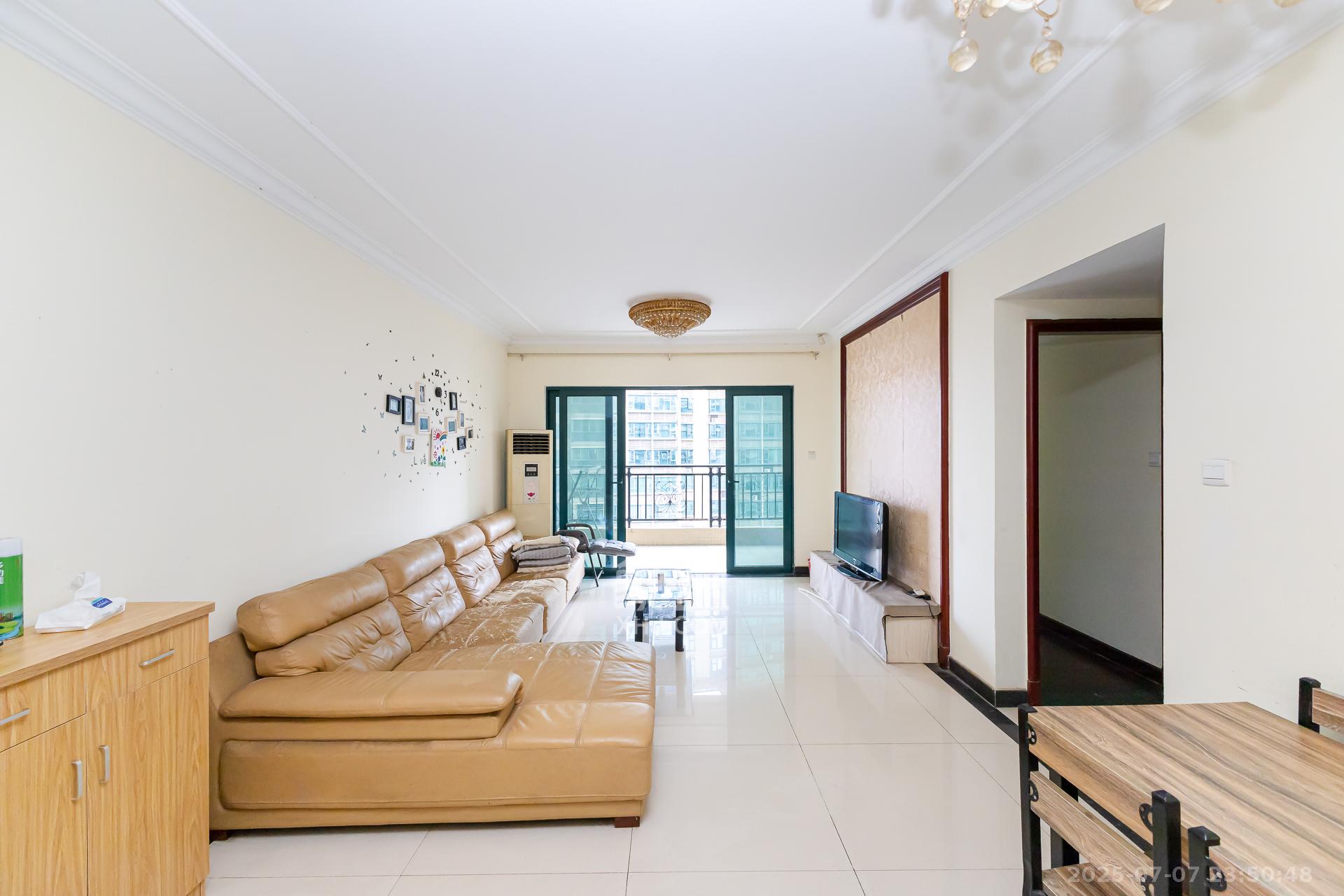 恒大名都 3室2厅2卫 72.0万 恒大名都 3室2厅2卫 72.0万客厅