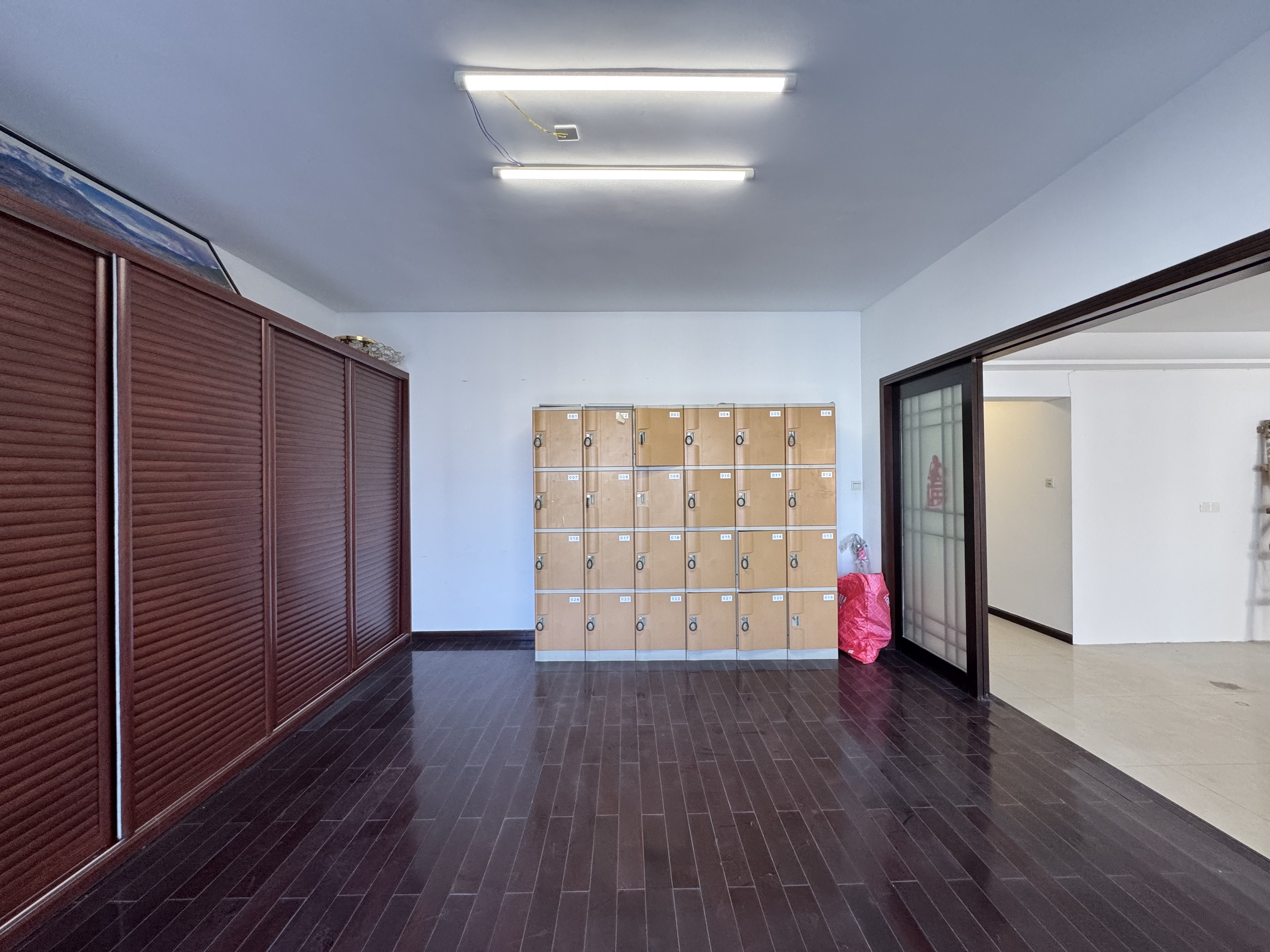 美银大厦 3室2厅2卫 8100.0元/月 美银大厦 3室2厅2卫 8100.0元/月室内图