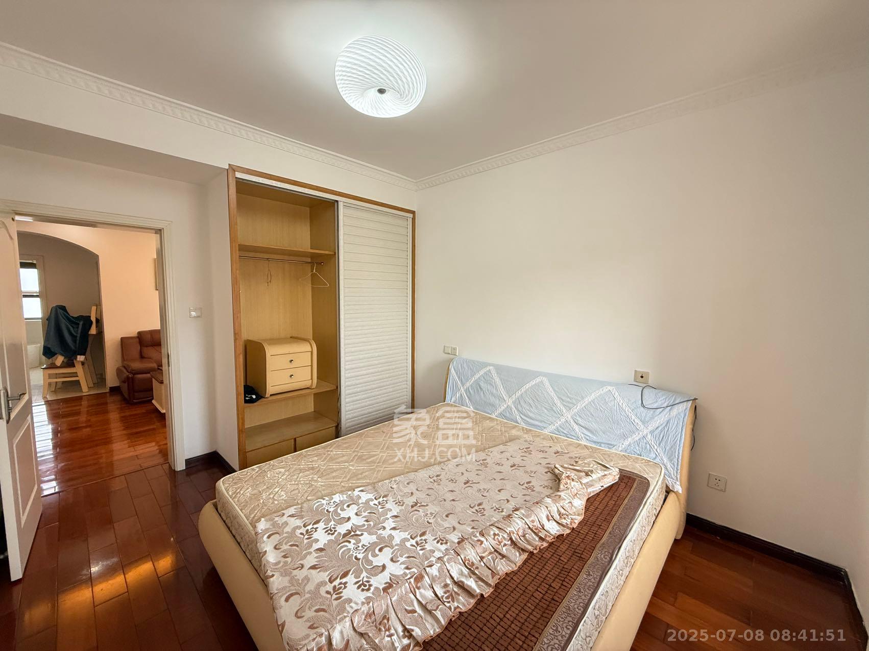 怡海星城  3室2厅1卫    1800.0元/月室内图