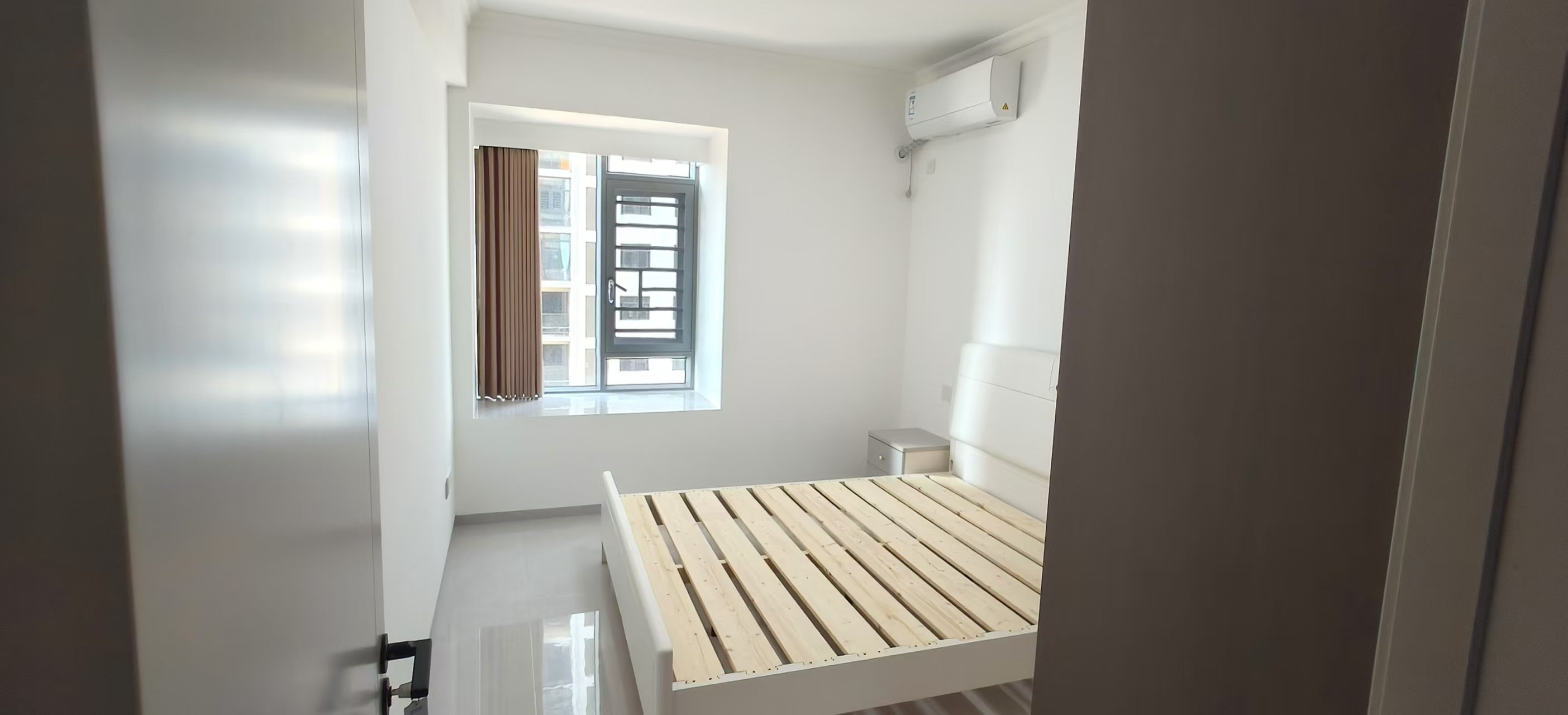 互助小区电梯房  3室2厅2卫   2200.00元/月室内图
