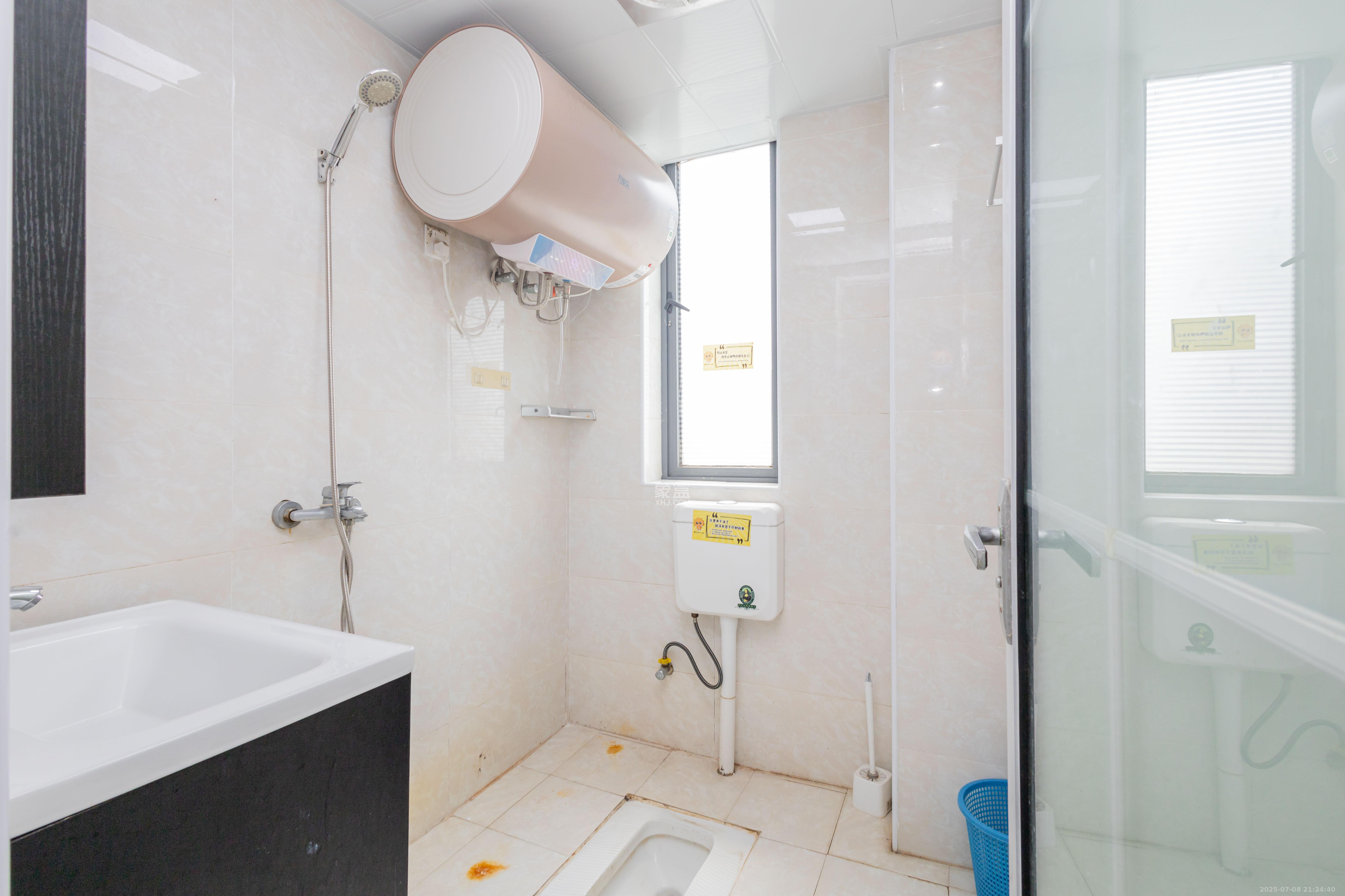 东业上城嘉苑(晟悦国际) 4室2厅2卫 84.0万 东业上城嘉苑(晟悦国际) 4室2厅2卫 84.0万卫生间