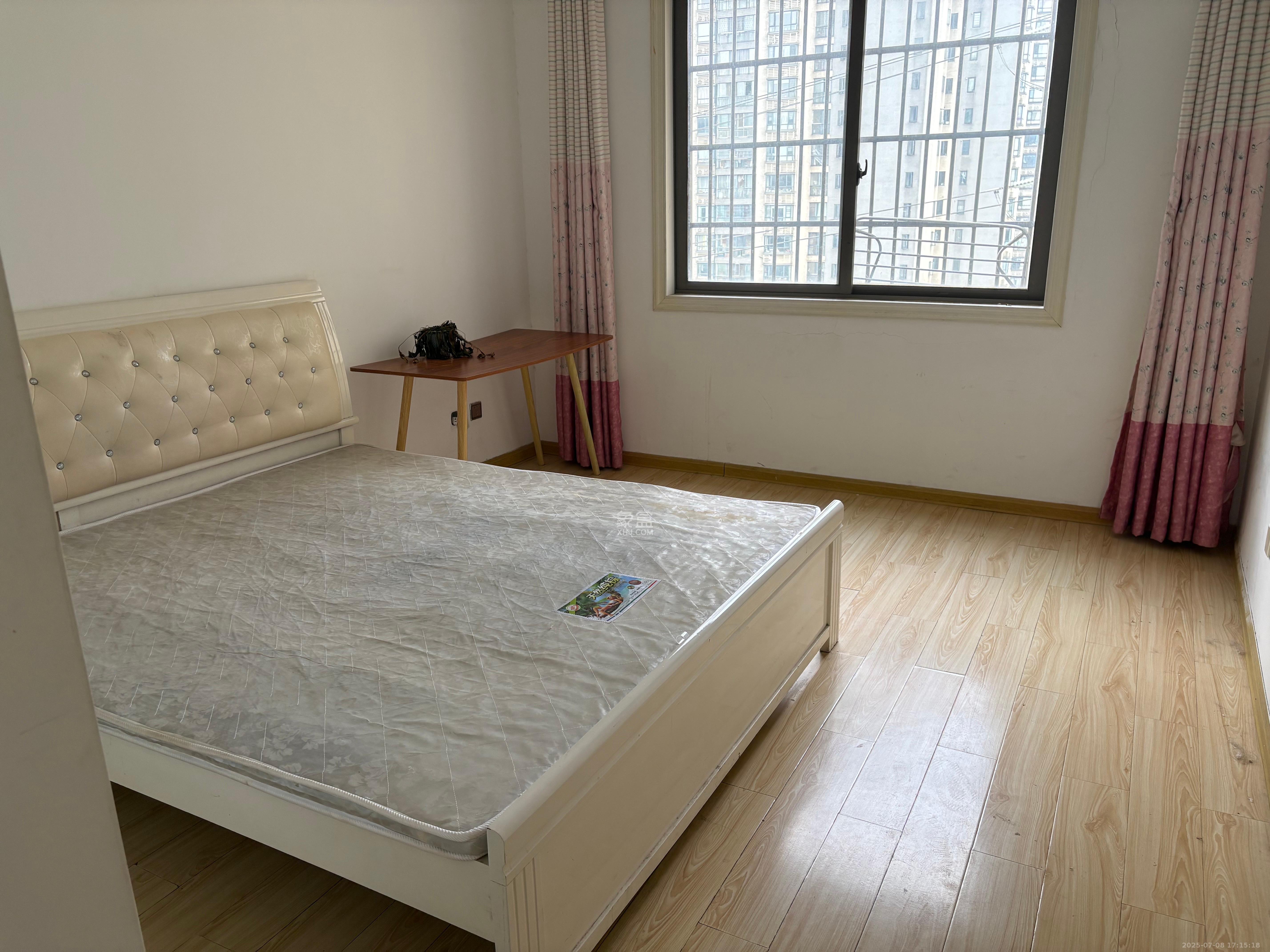 阳光晶城  3室2厅1卫   1900.00元/月室内图