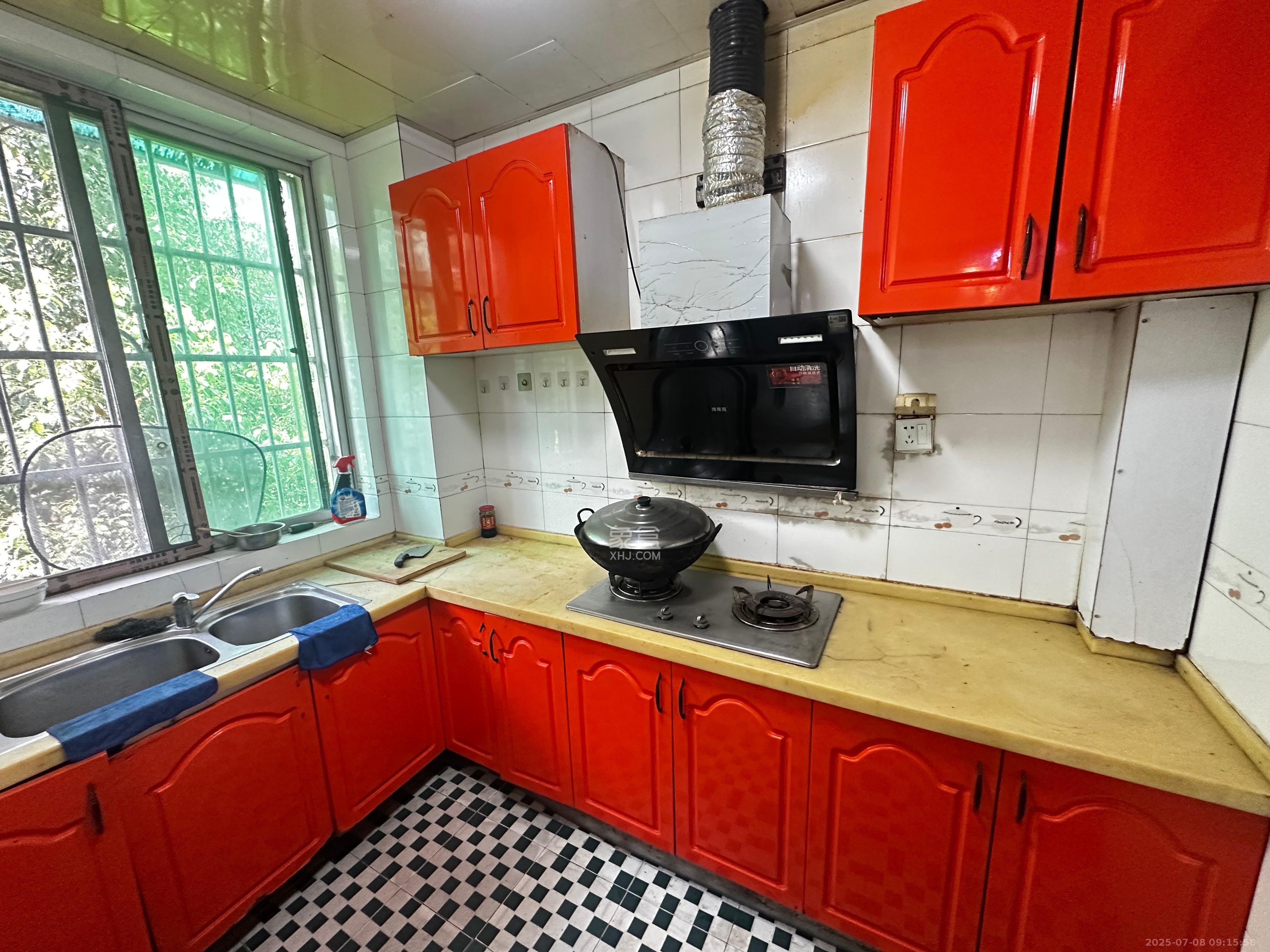 中南汽车世界  3室2厅1卫    1300.0元/月室内图