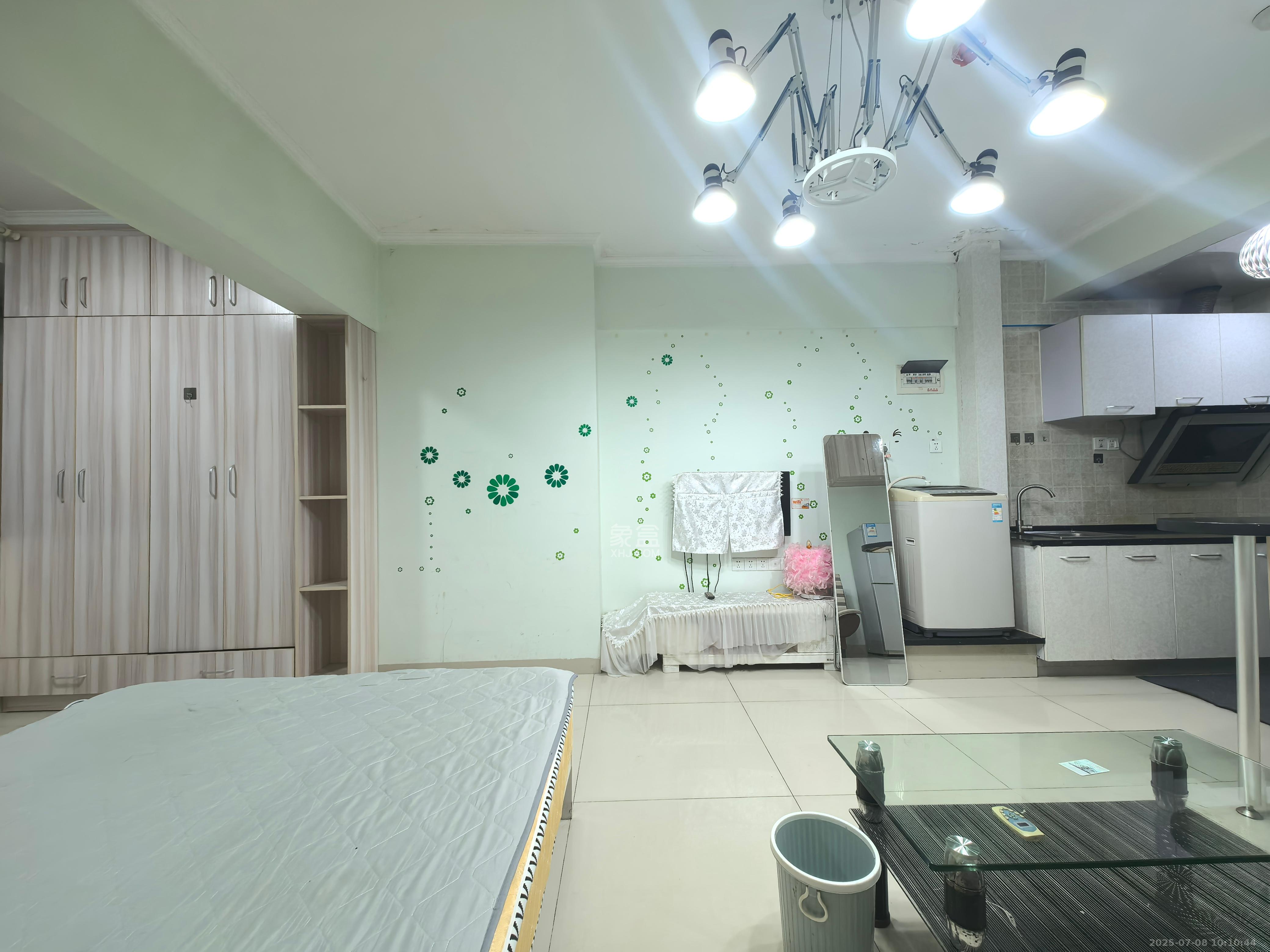 观园国际公寓  1室1厅1卫    1700.0元/月 观园国际公寓  1室1厅1卫    1700.0元/月室内图