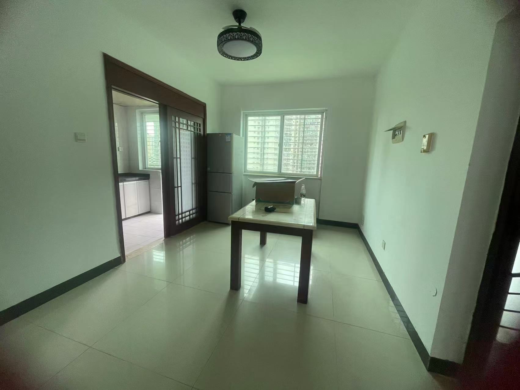 滨江温泉花园  3室2厅2卫    3000.0元/月 滨江温泉花园  3室2厅2卫    3000.0元/月室内图