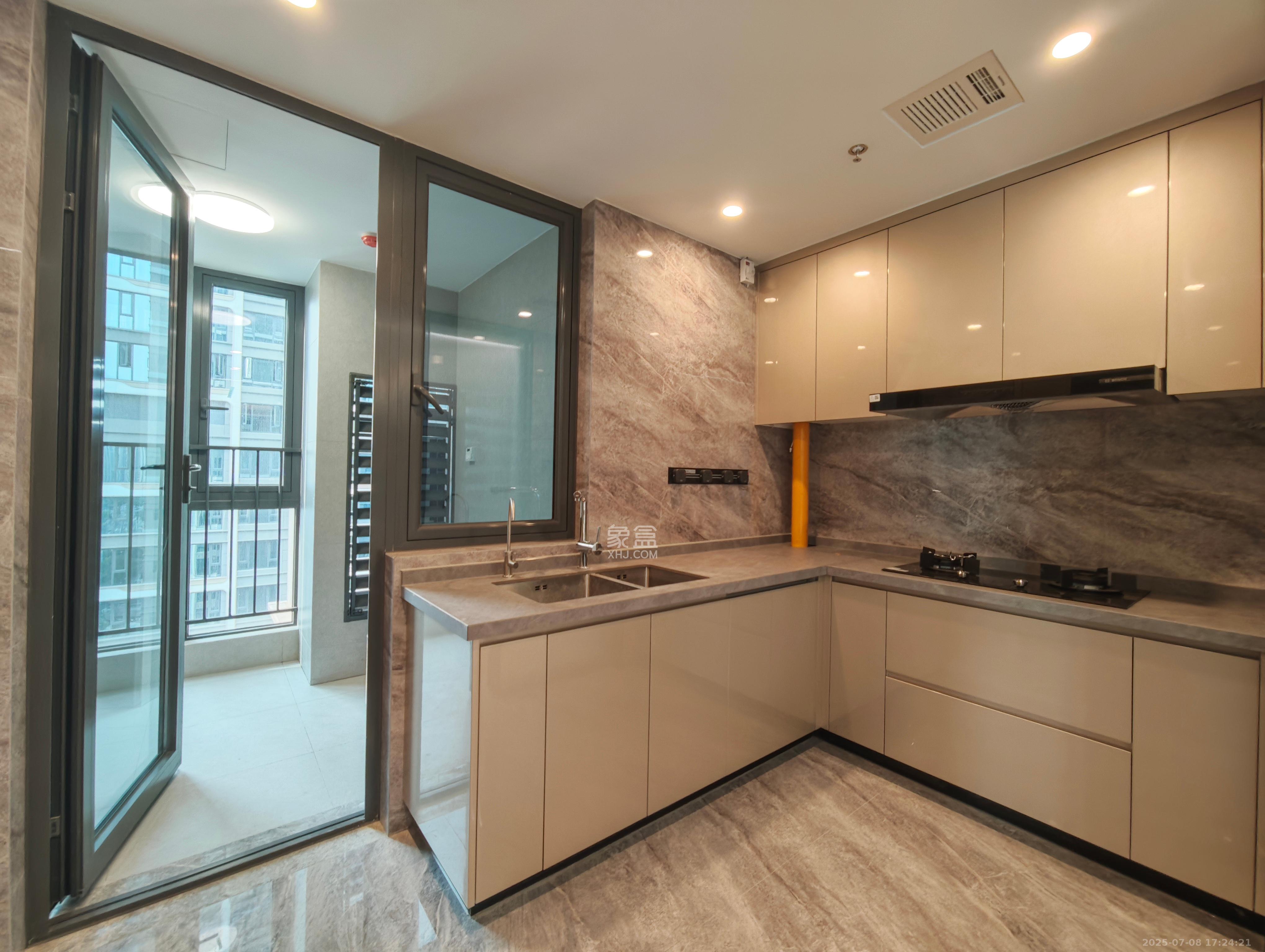 旭辉铂悦湘江 4室2厅1卫 10500.0元/月 旭辉铂悦湘江 4室2厅1卫 10500.0元/月室内图