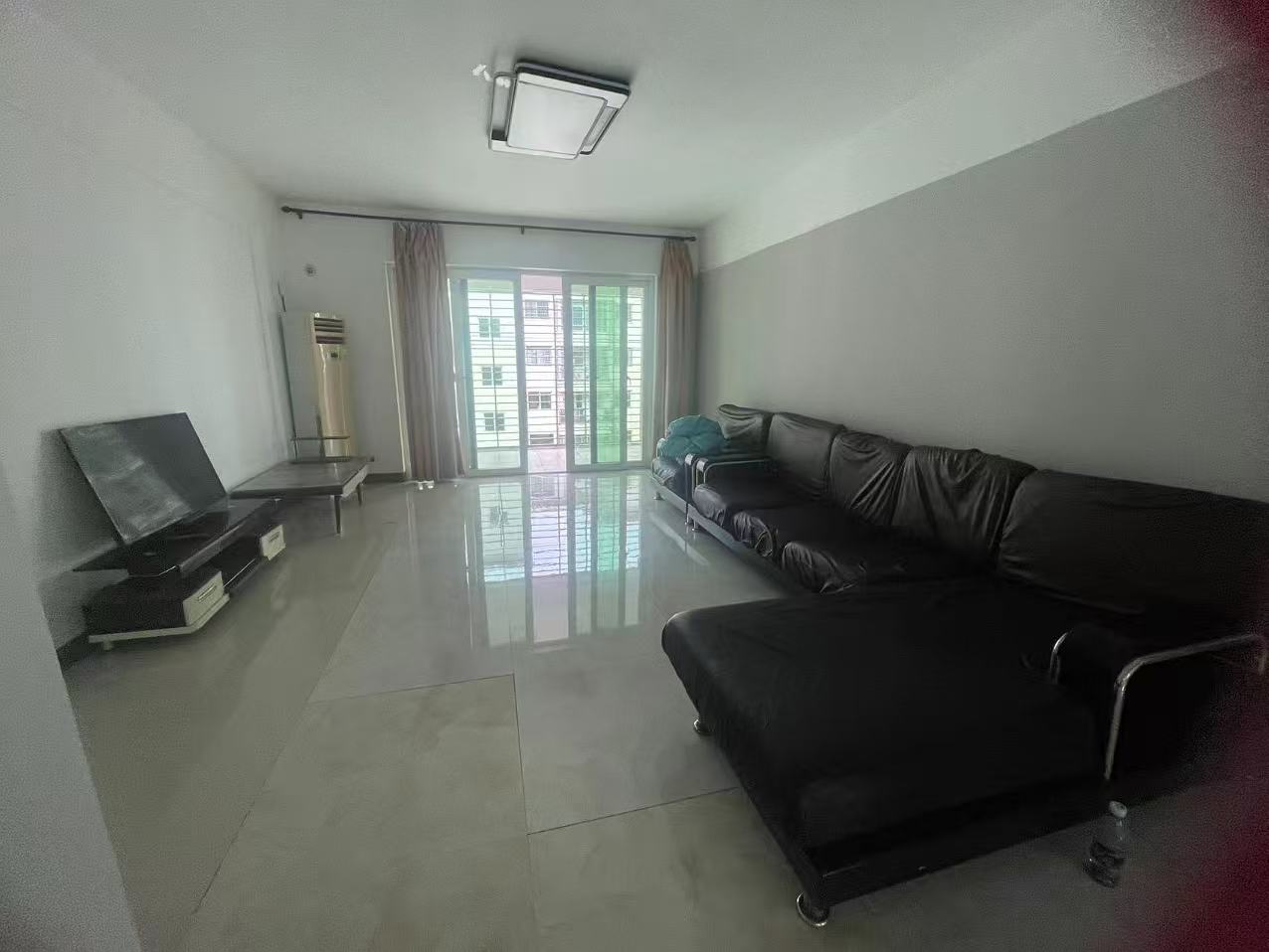 滨江温泉花园  3室2厅2卫    3000.0元/月 滨江温泉花园  3室2厅2卫    3000.0元/月室内图