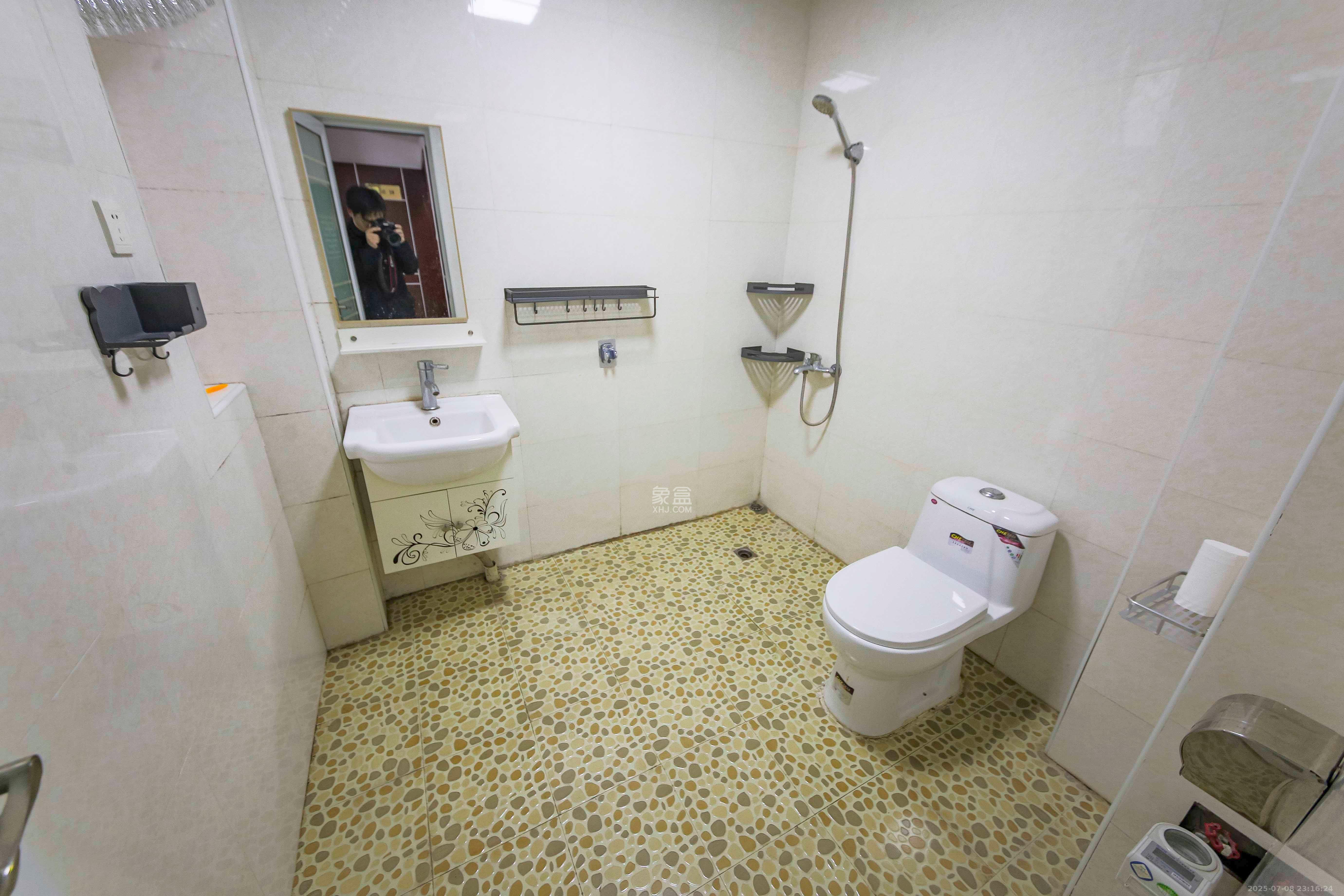 金葳佳园  4室2厅2卫    210.0万 金葳佳园  4室2厅2卫    210.0万卫生间