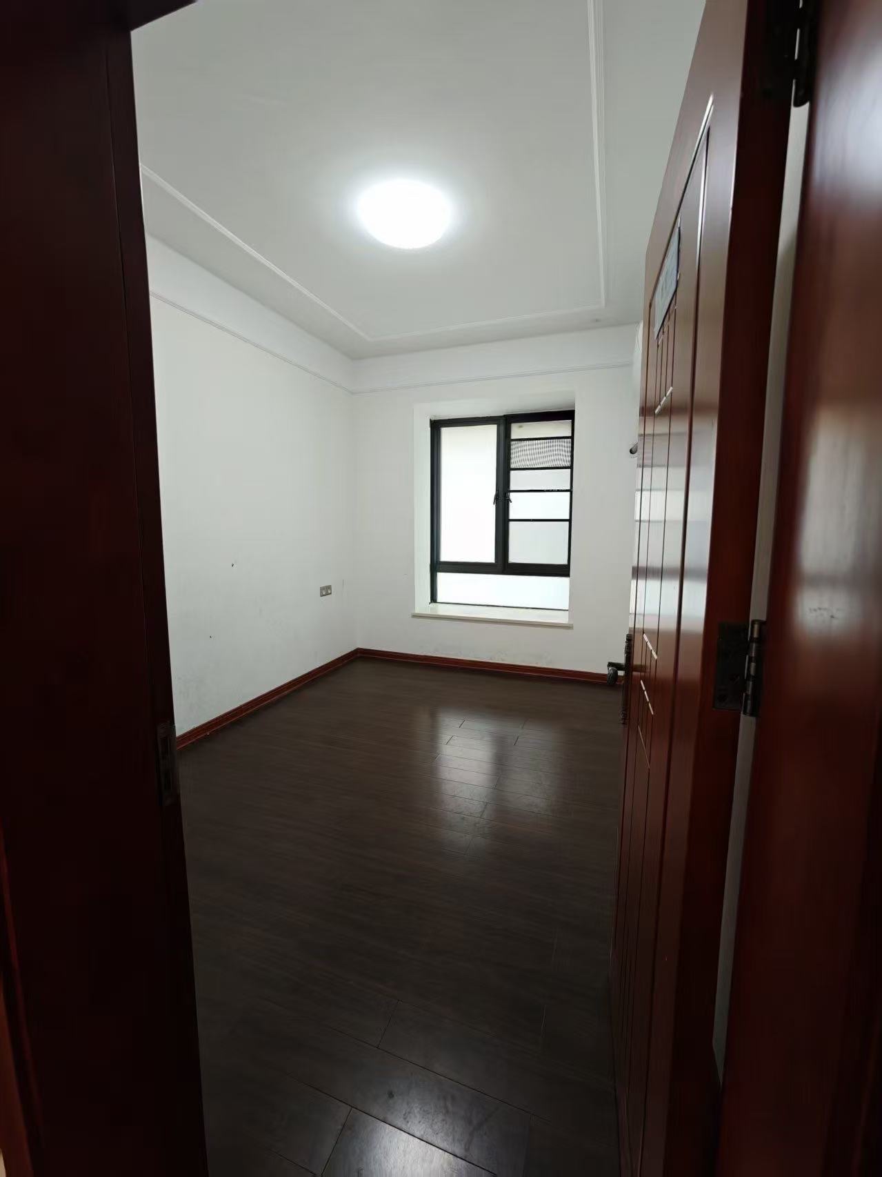 国兴城(C区) 4室2厅2卫 380.0万 国兴城(C区) 4室2厅2卫 380.0万客厅