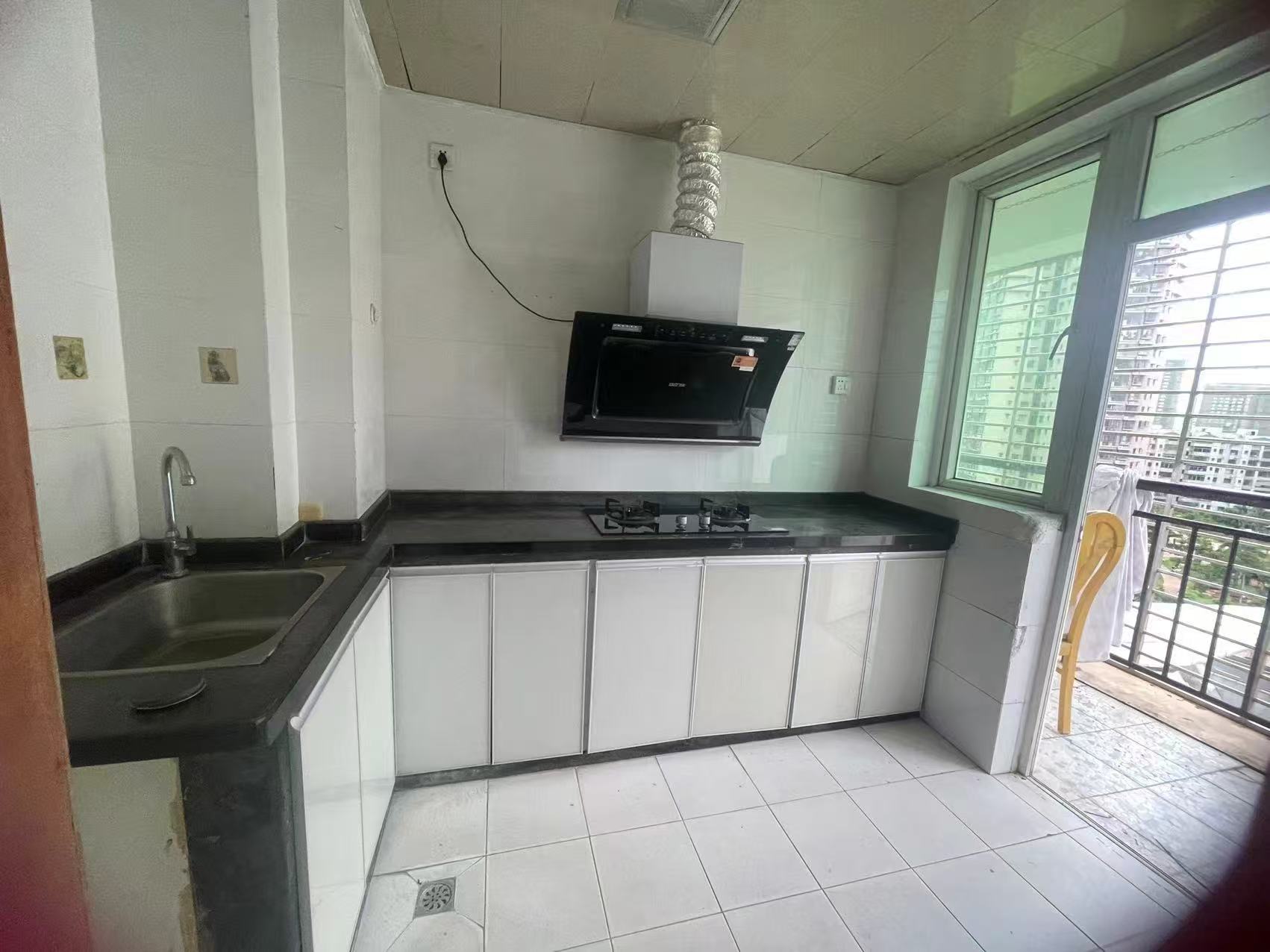 滨江温泉花园  3室2厅2卫    3000.0元/月 滨江温泉花园  3室2厅2卫    3000.0元/月室内图