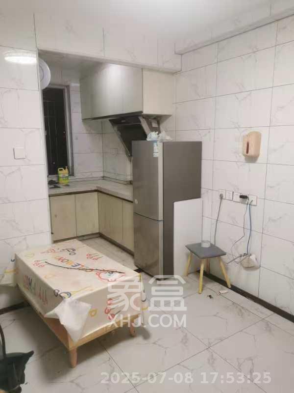 和润园一、二期 1室1厅1卫 1300.0元/月 和润园一、二期 1室1厅1卫 1300.0元/月室内图