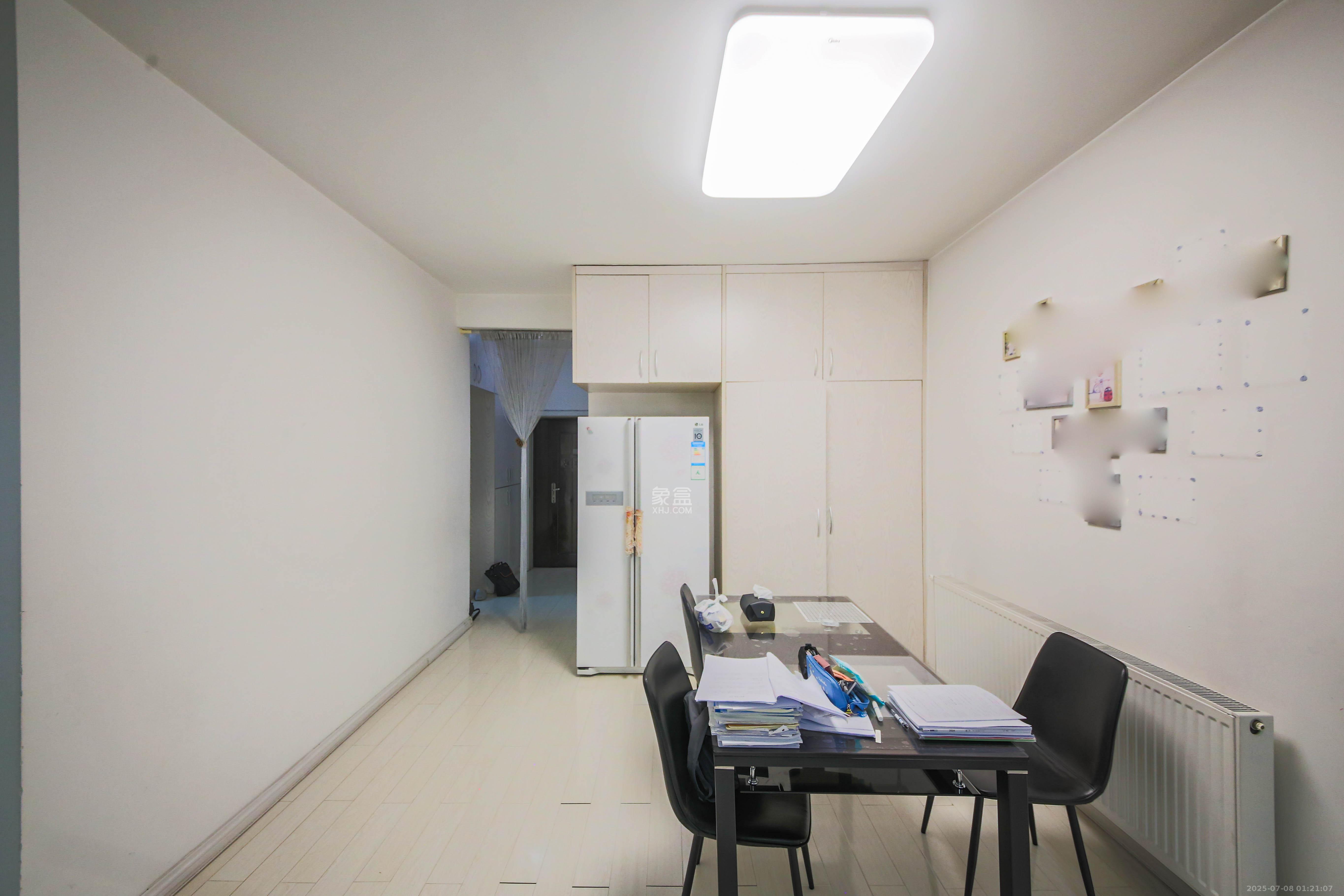 BOBO天下城(CTA财富中心)  1室2厅1卫    105.0万 BOBO天下城(CTA财富中心)  1室2厅1卫    105.0万客厅