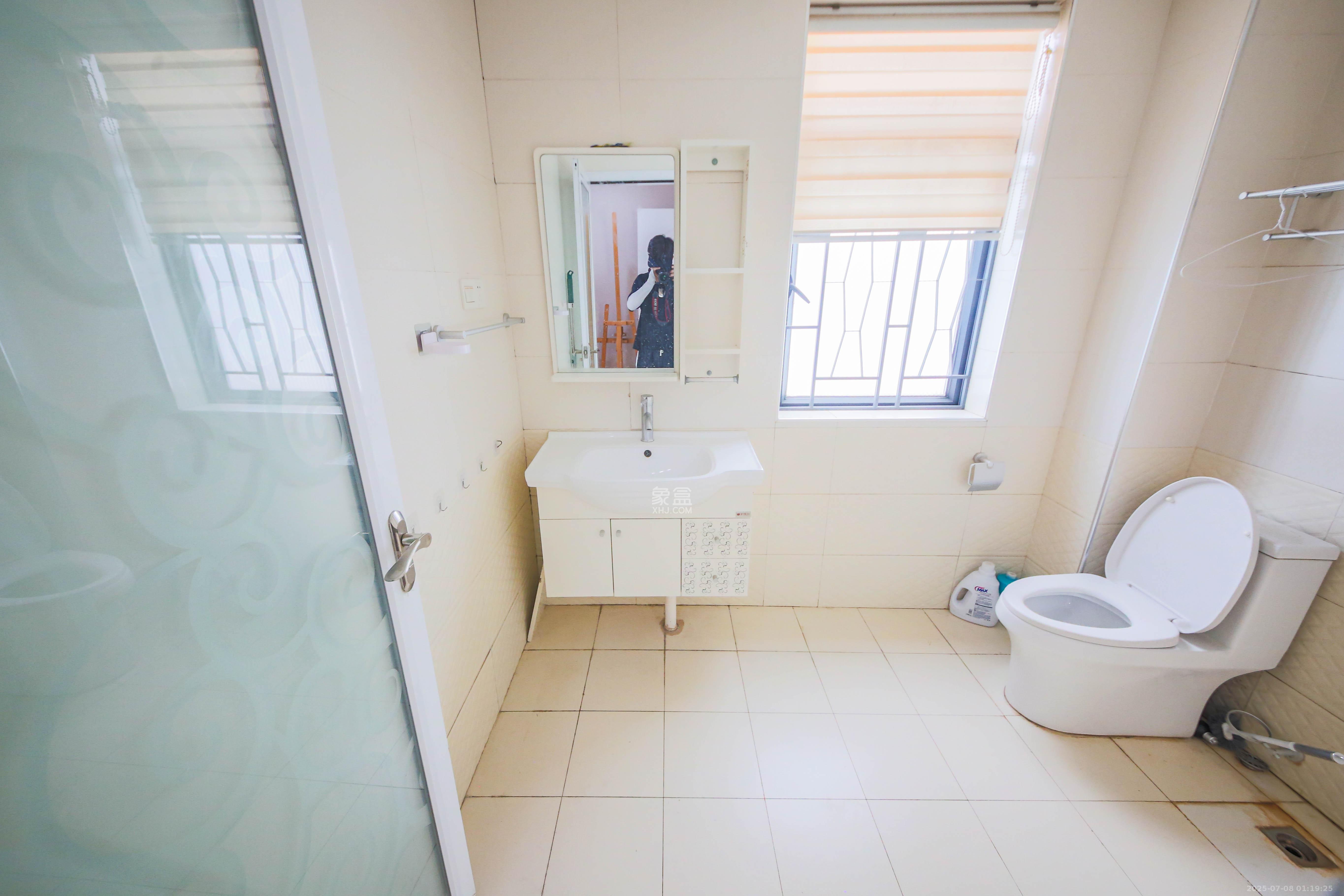 湘水熙园 4室2厅2卫 135.0万 湘水熙园 4室2厅2卫 135.0万卫生间