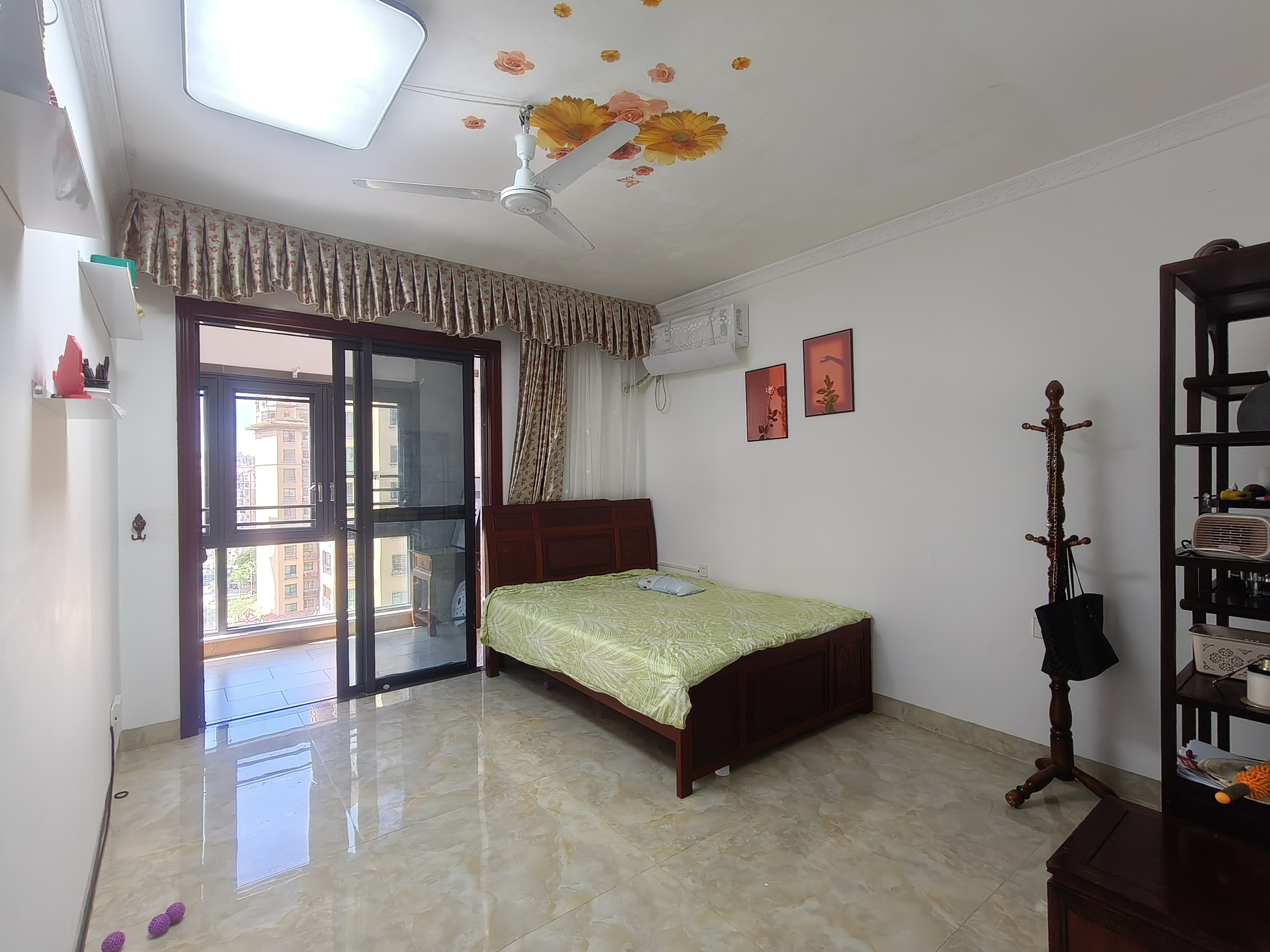 江畔人家  3室2厅1卫    329.0万 江畔人家  3室2厅1卫    329.0万客厅