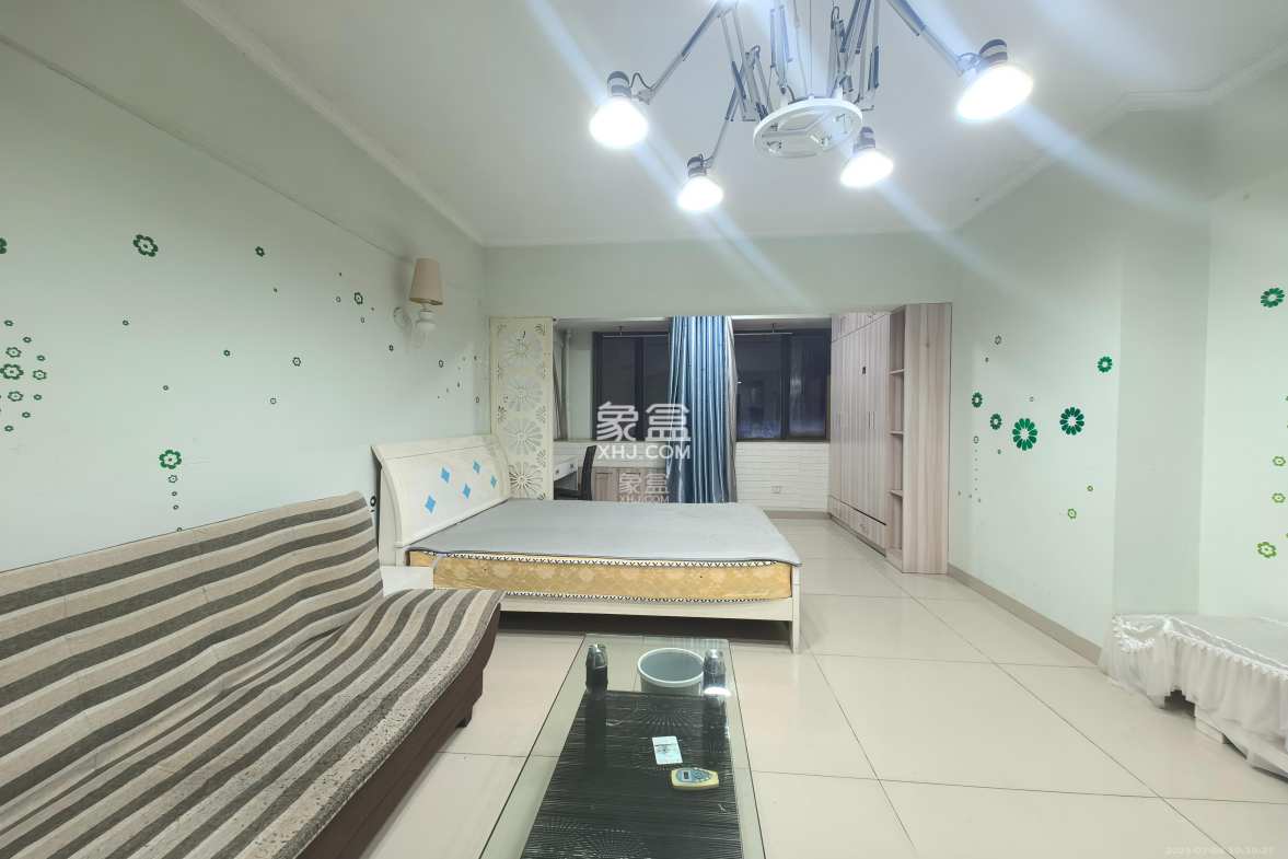 观园国际公寓  1室1厅1卫    1700.0元/月 观园国际公寓  1室1厅1卫    1700.0元/月室内图