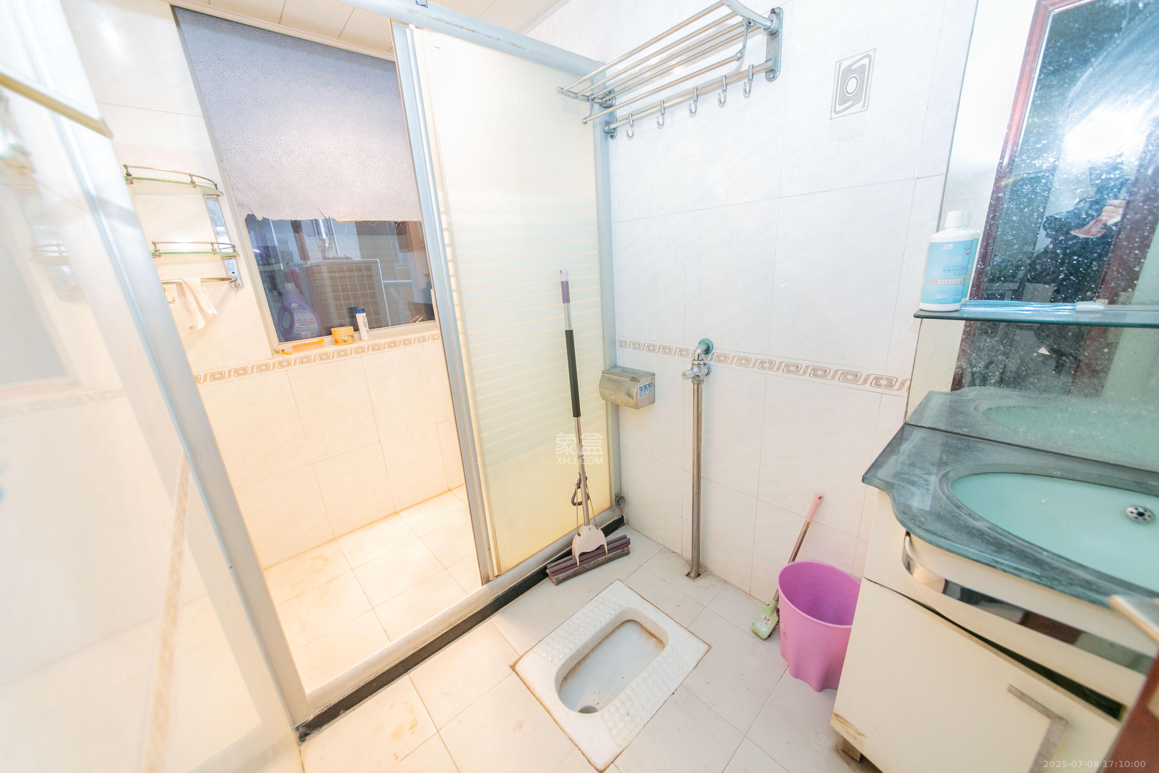 金色屋顶 3室2厅2卫 3200.0元/月 金色屋顶 3室2厅2卫 3200.0元/月室内图