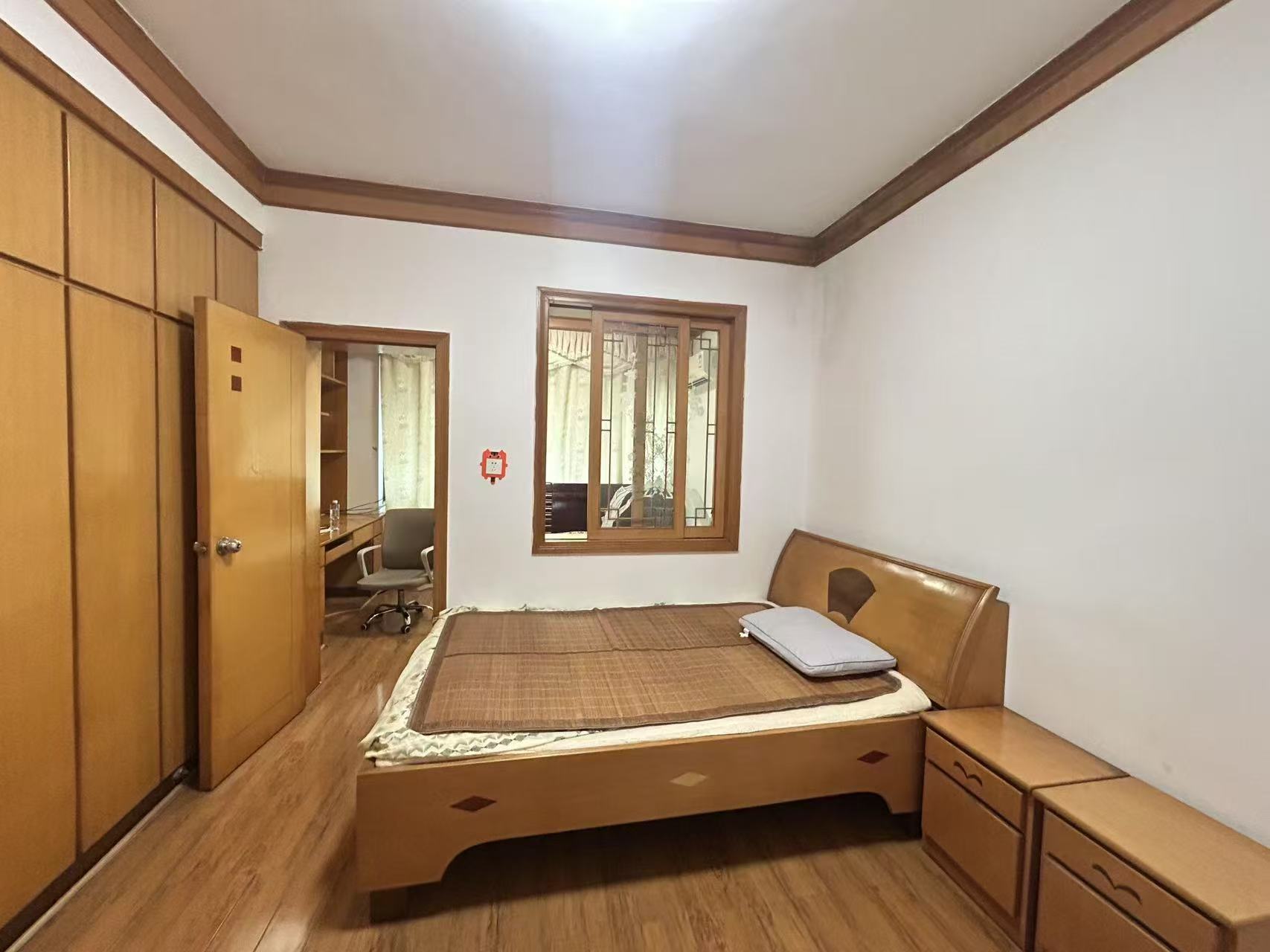 桃花仑办事处铁铺岭居委会 3室2厅2卫 1200.0元/月 桃花仑办事处铁铺岭居委会 3室2厅2卫 1200.0元/月室内图