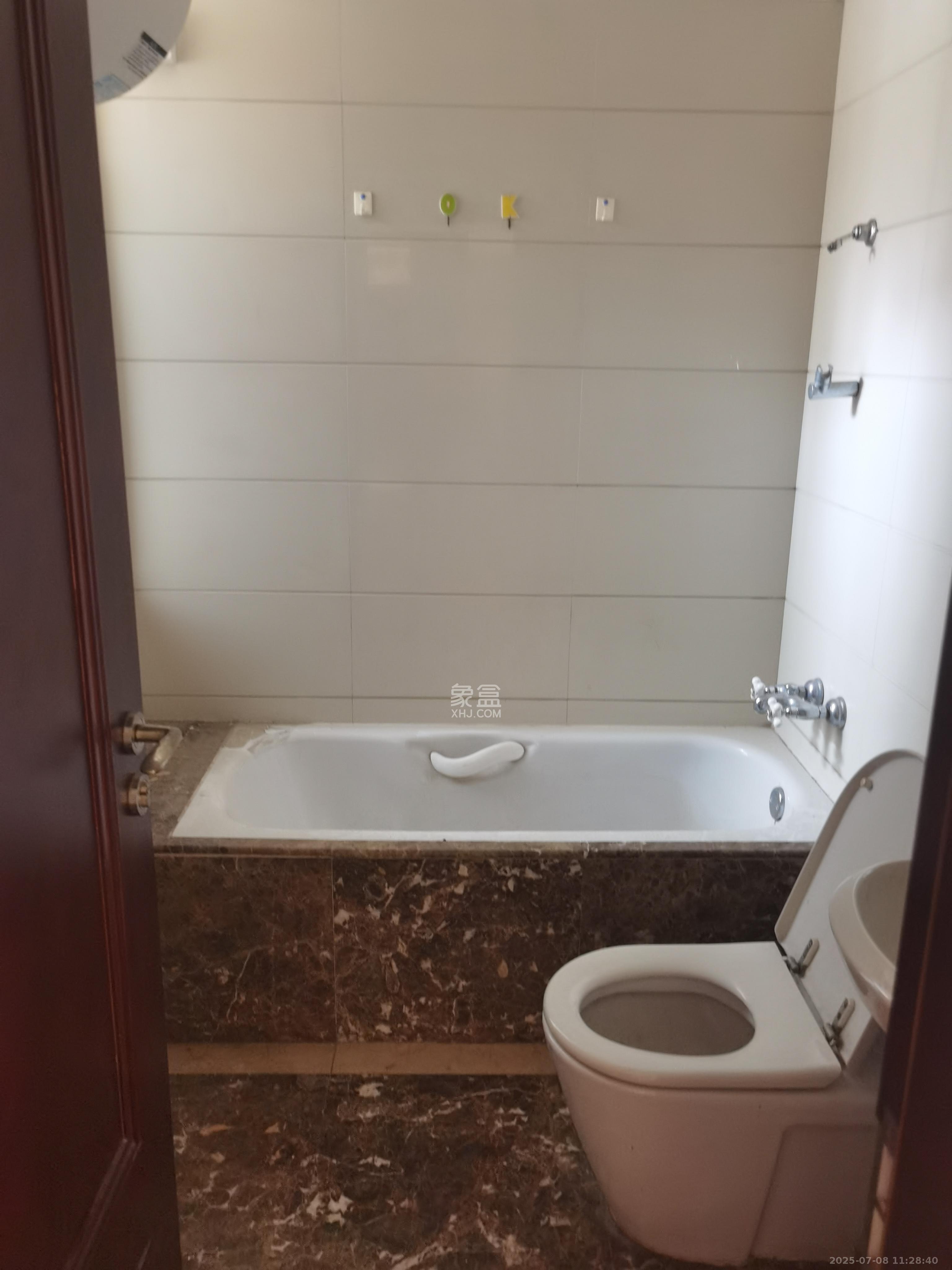 江山帝景雅典  4室2厅2卫    3200.0元/月室内图