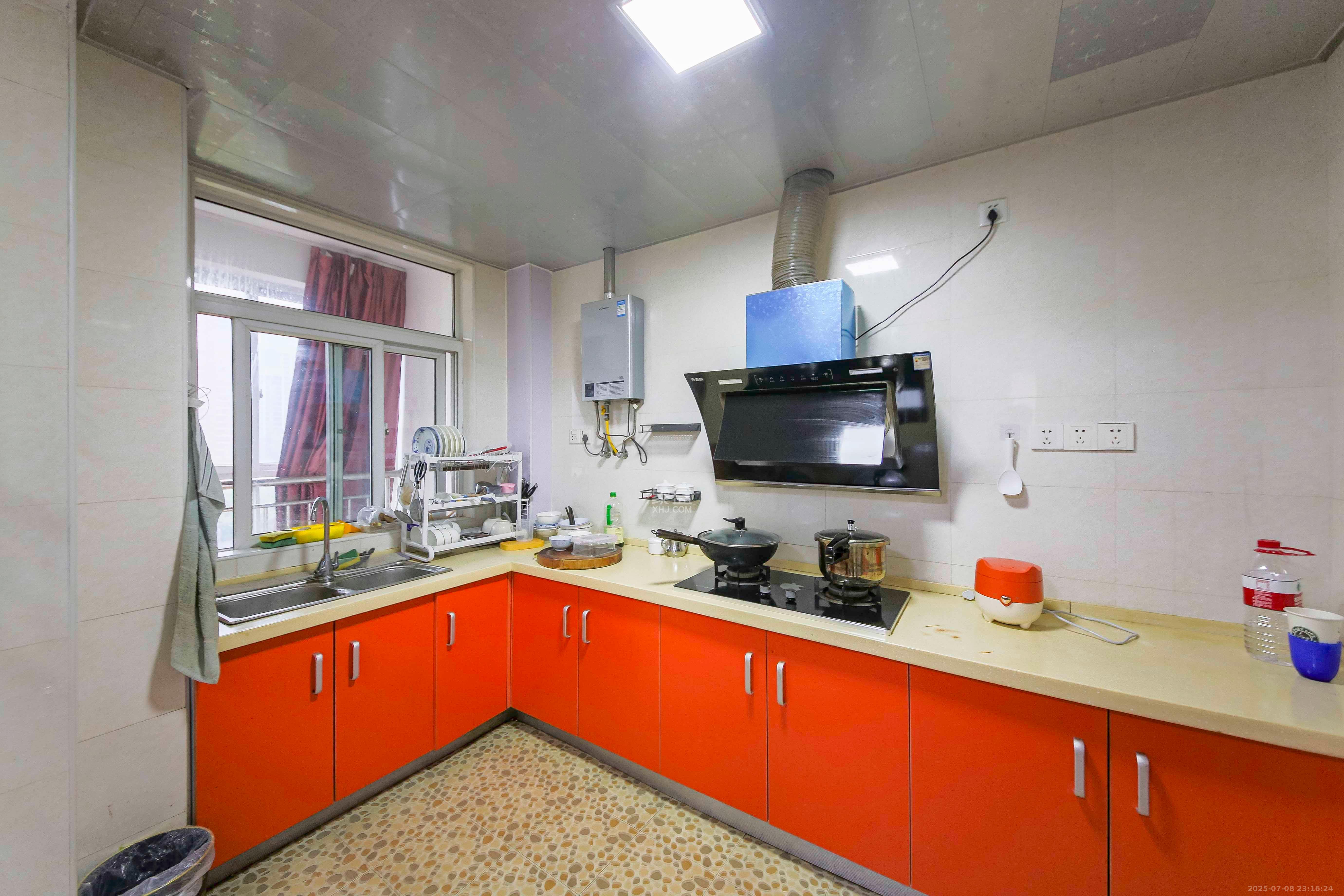 金葳佳园  4室2厅2卫    210.0万 金葳佳园  4室2厅2卫    210.0万厨房