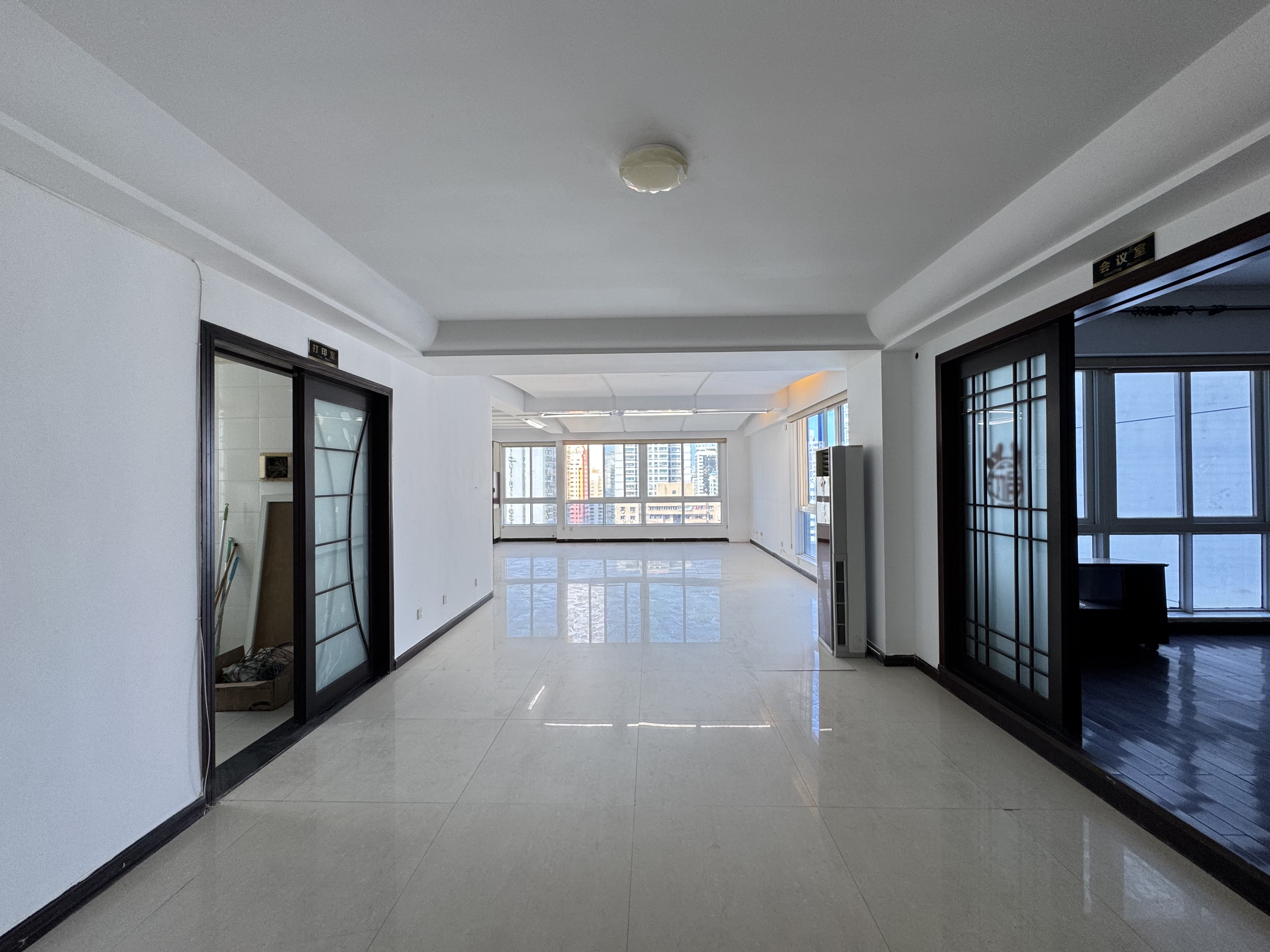 美银大厦 3室2厅2卫 8100.0元/月 美银大厦 3室2厅2卫 8100.0元/月室内图