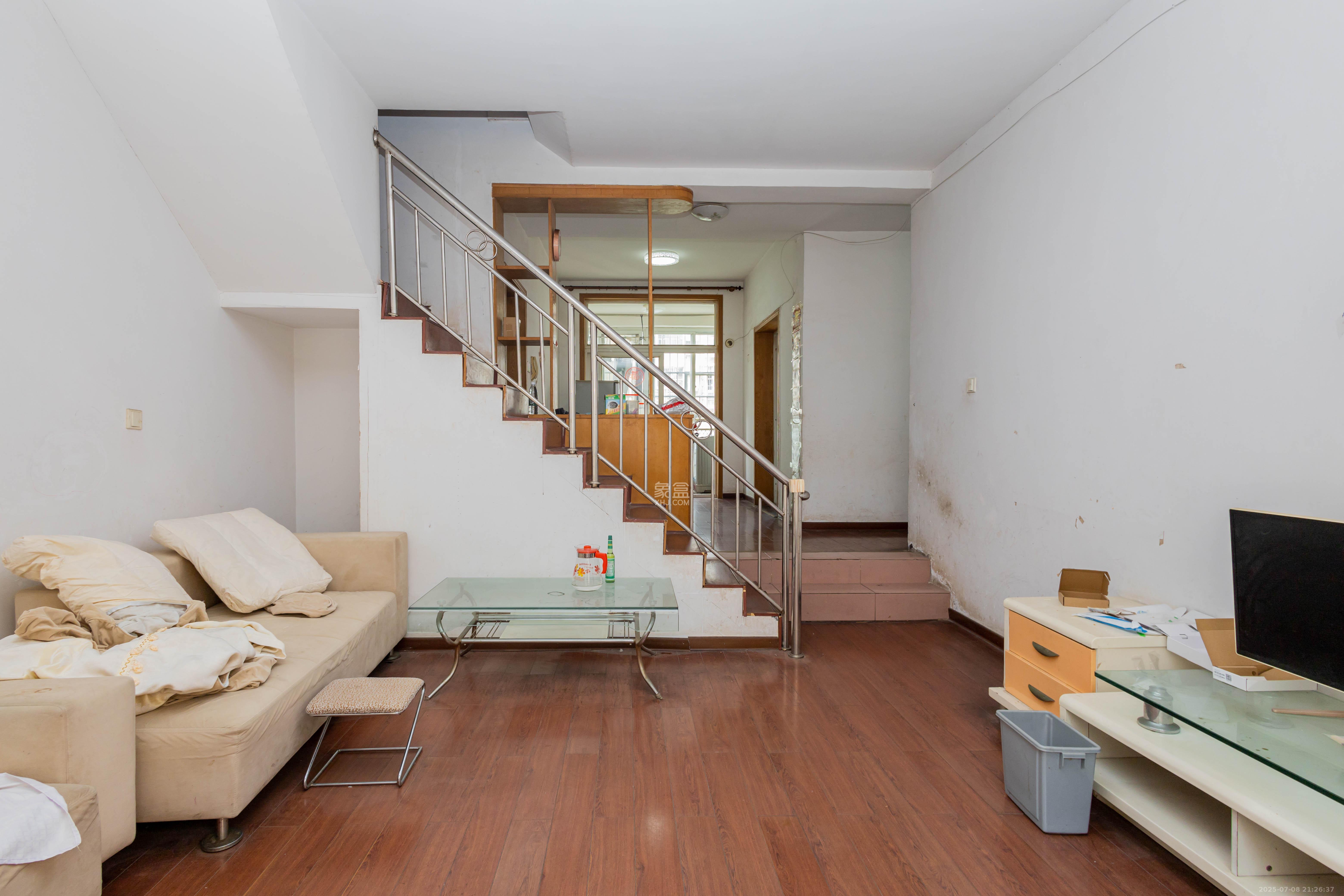 圣力华苑 5室0厅0卫 65.0万 圣力华苑 5室0厅0卫 65.0万客厅