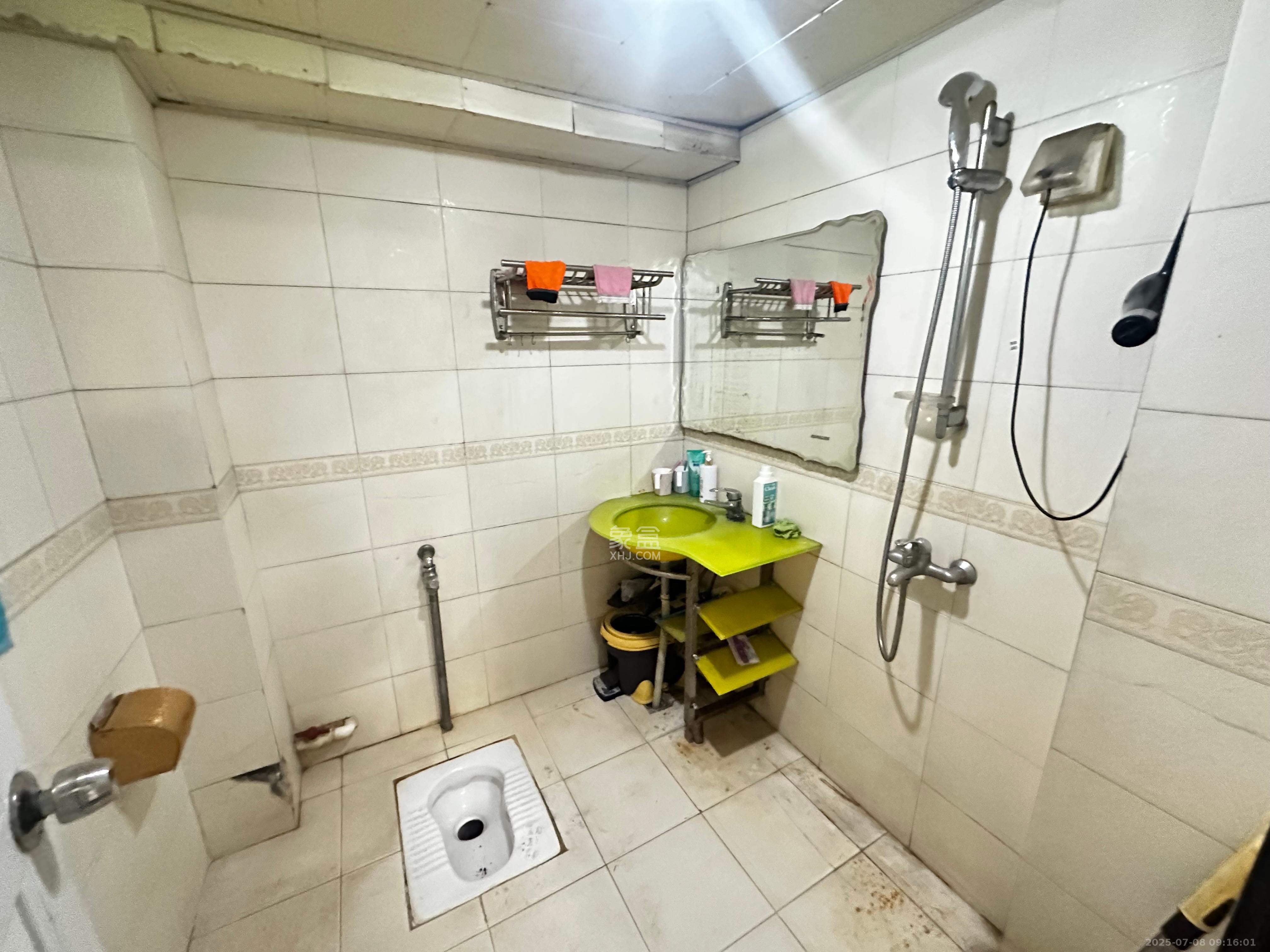 中南汽车世界  3室2厅1卫    1300.0元/月室内图