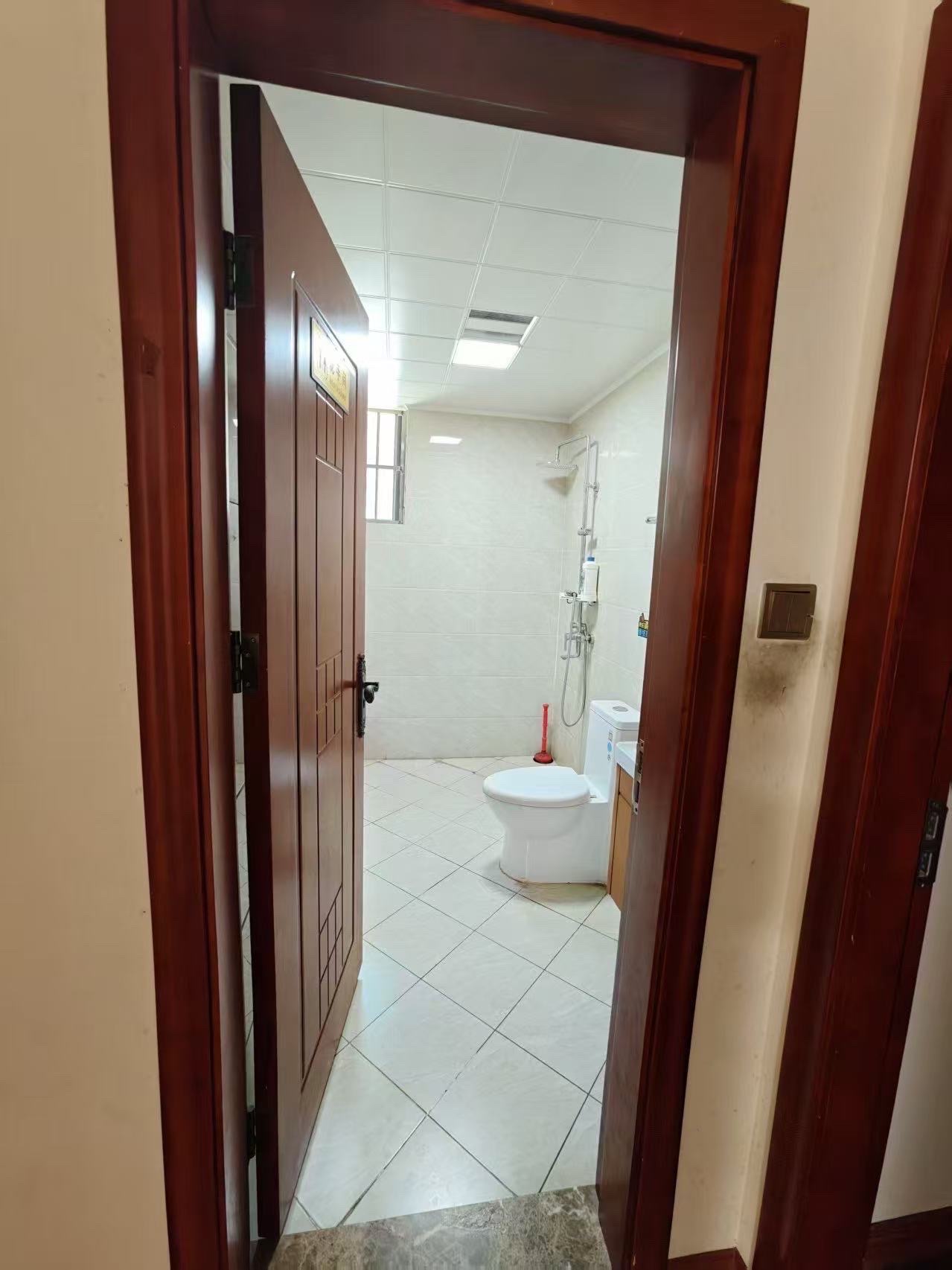 国兴城(C区) 4室2厅2卫 380.0万 国兴城(C区) 4室2厅2卫 380.0万客厅