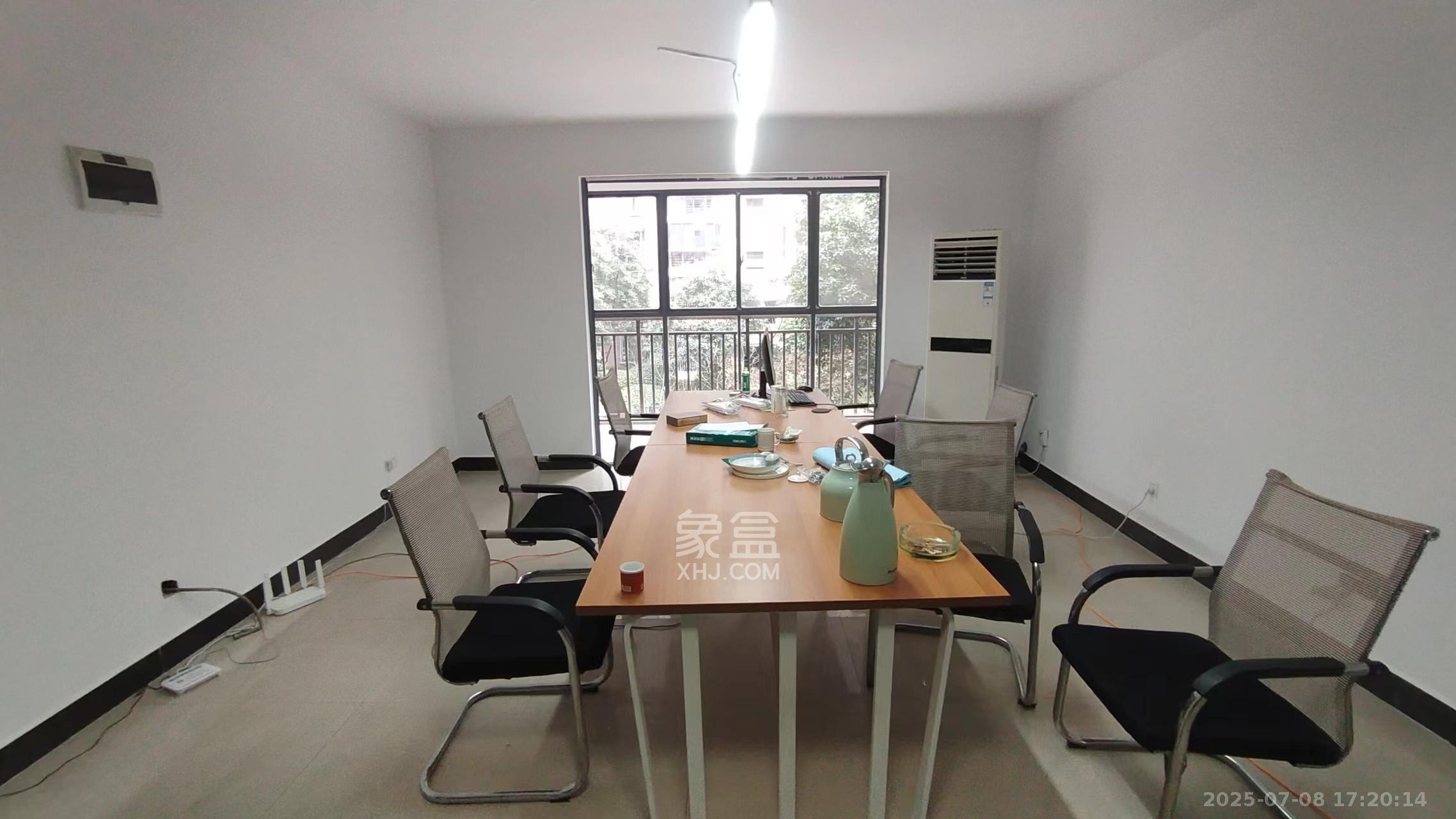 银港水晶城  4室2厅1卫    3300.0元/月 银港水晶城  4室2厅1卫    3300.0元/月室内图