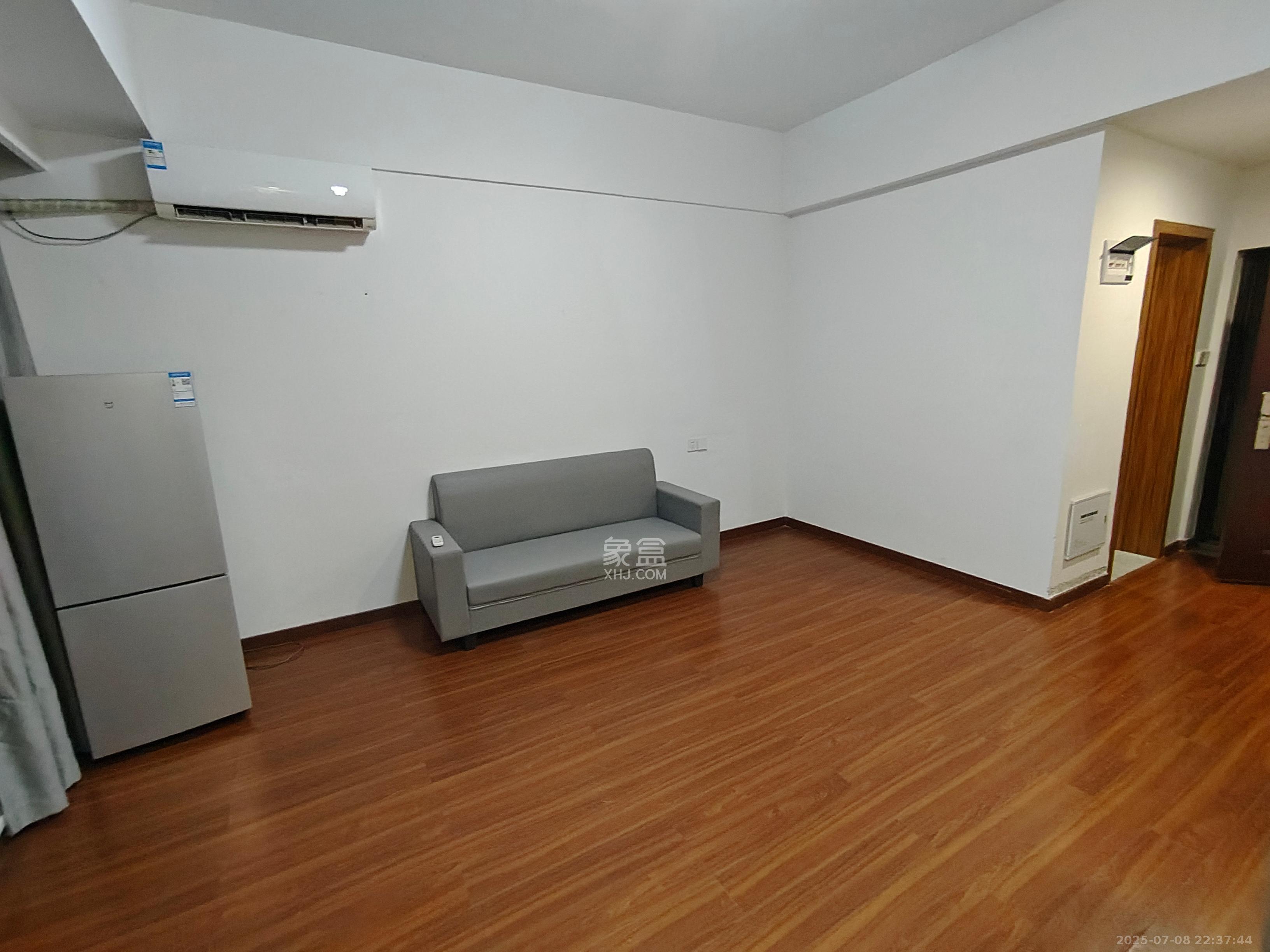 荣泰广场 1室1厅1卫 1400.0元/月 荣泰广场 1室1厅1卫 1400.0元/月室内图