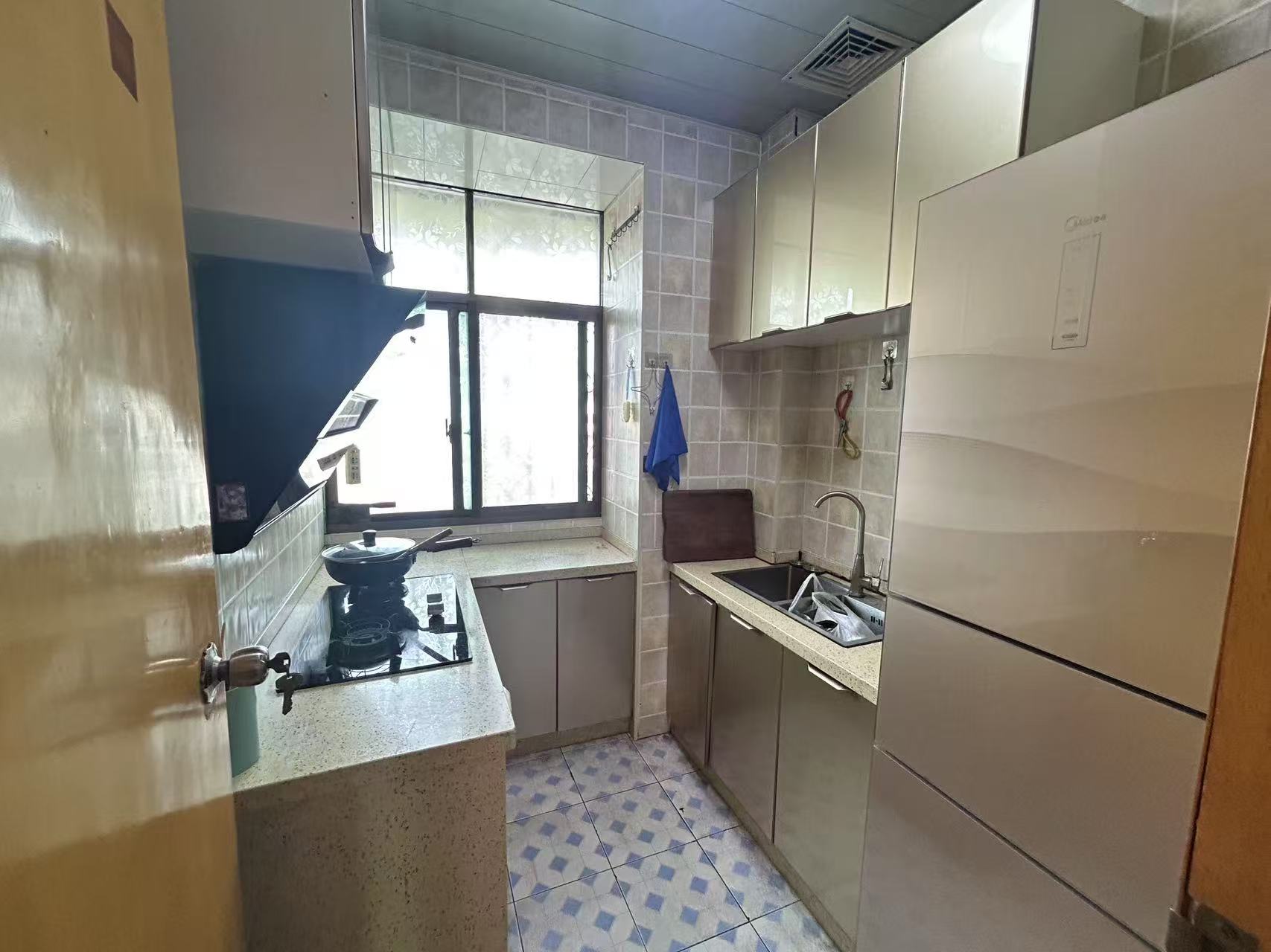 桃花仑办事处铁铺岭居委会 3室2厅2卫 1200.0元/月 桃花仑办事处铁铺岭居委会 3室2厅2卫 1200.0元/月室内图