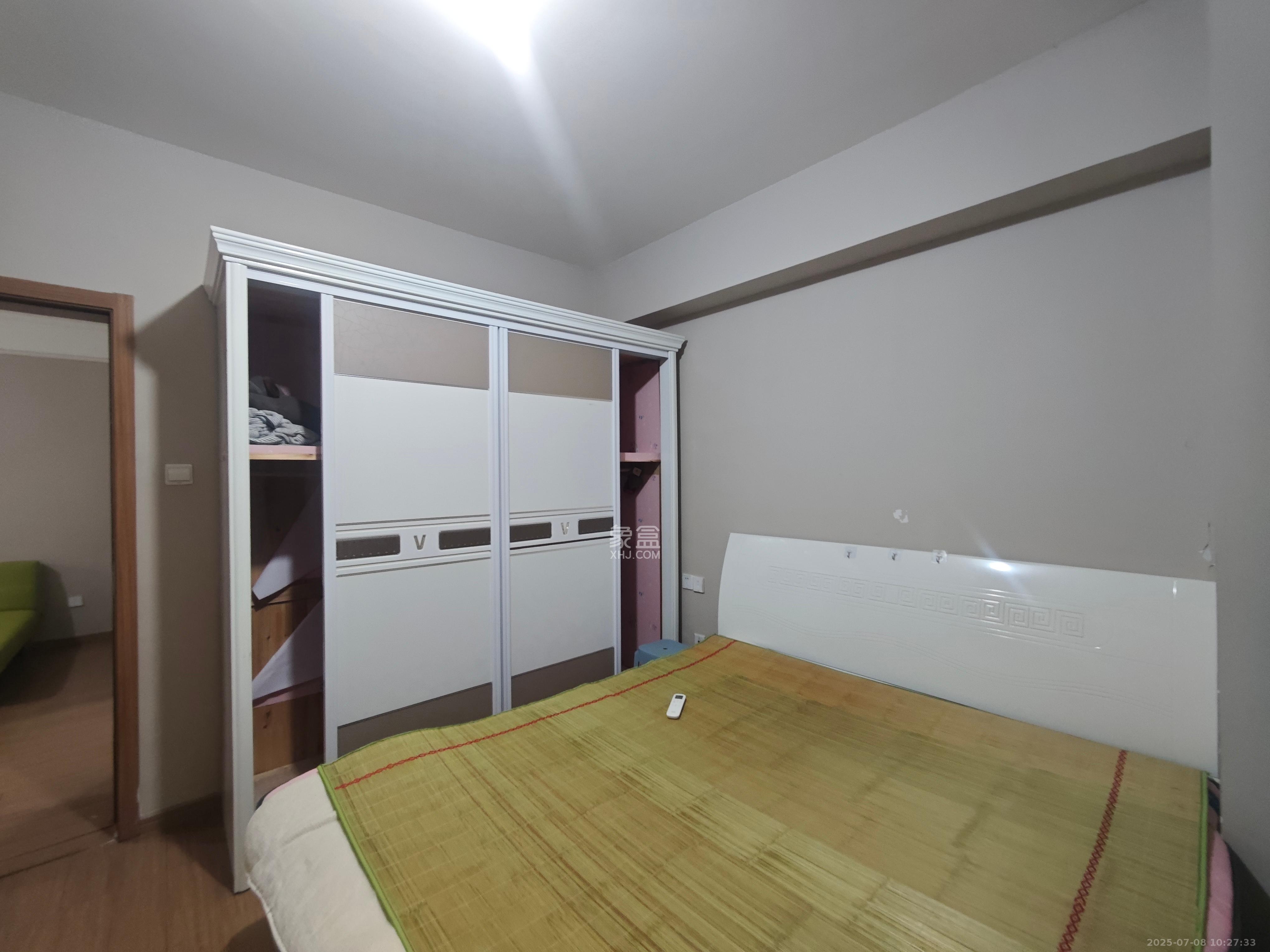 麓谷小镇  3室2厅1卫   2300.00元/月室内图