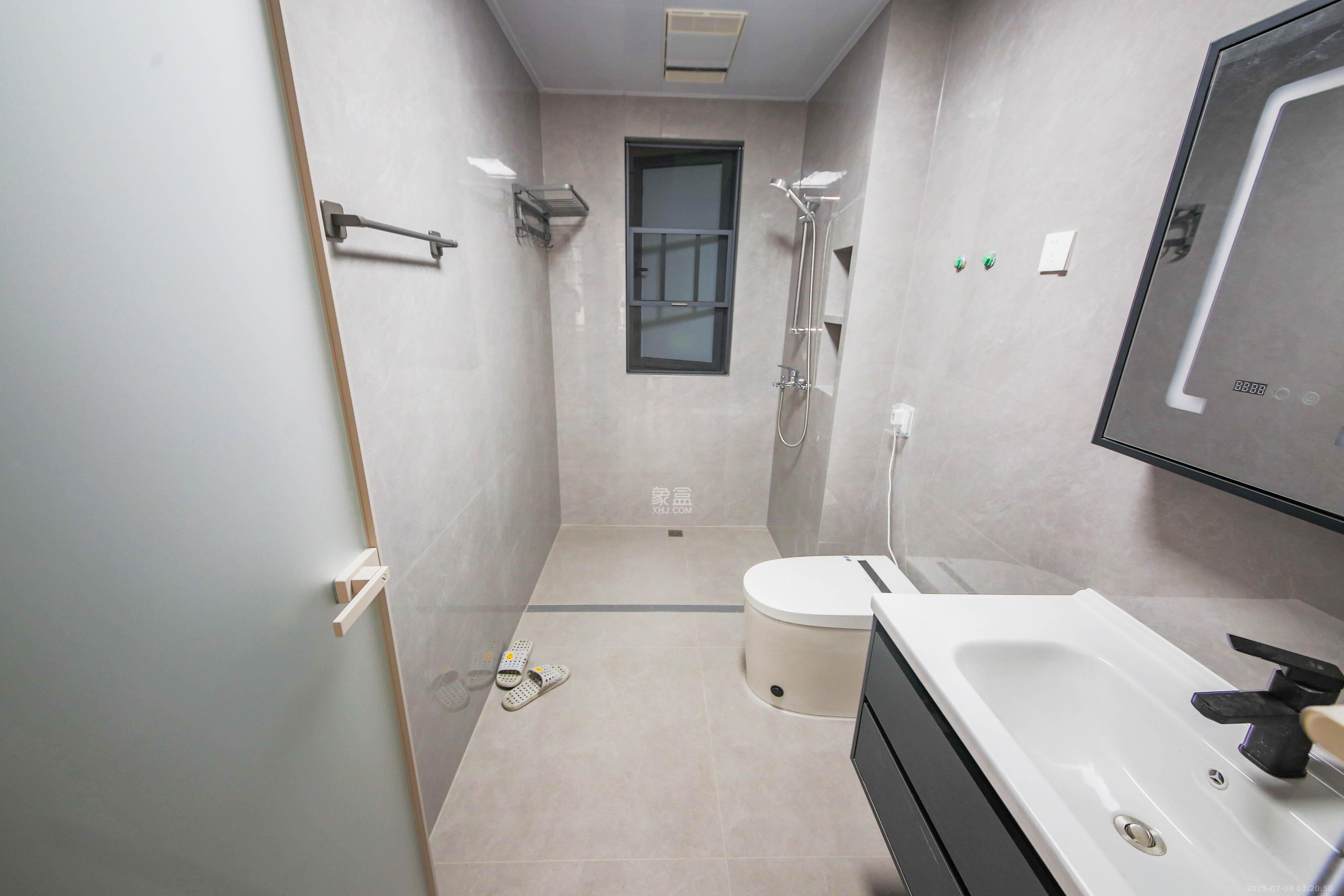 中建钰和城  3室2厅2卫   180.00万卫生间