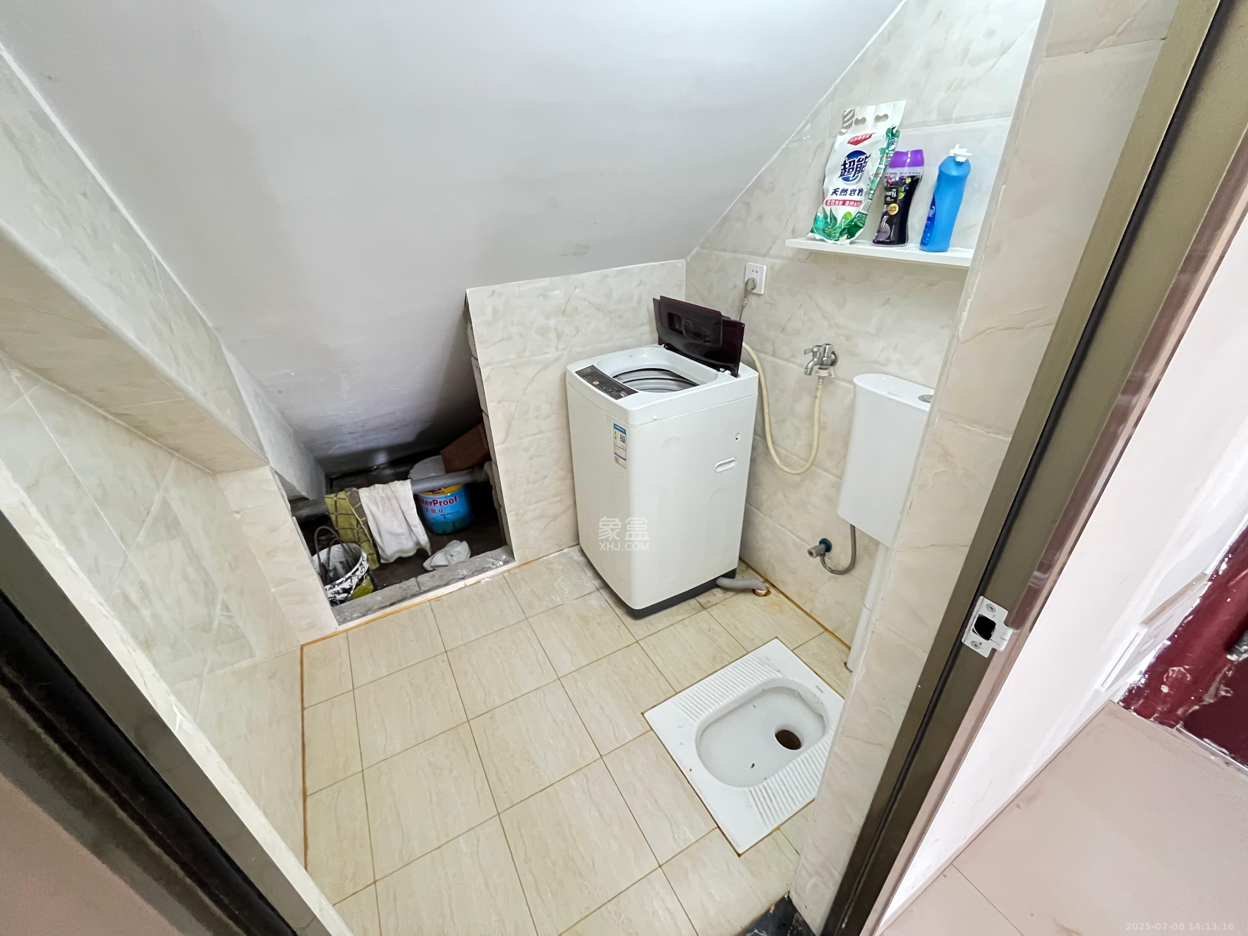 金苑商住楼  4室2厅2卫   2800.00元/月室内图