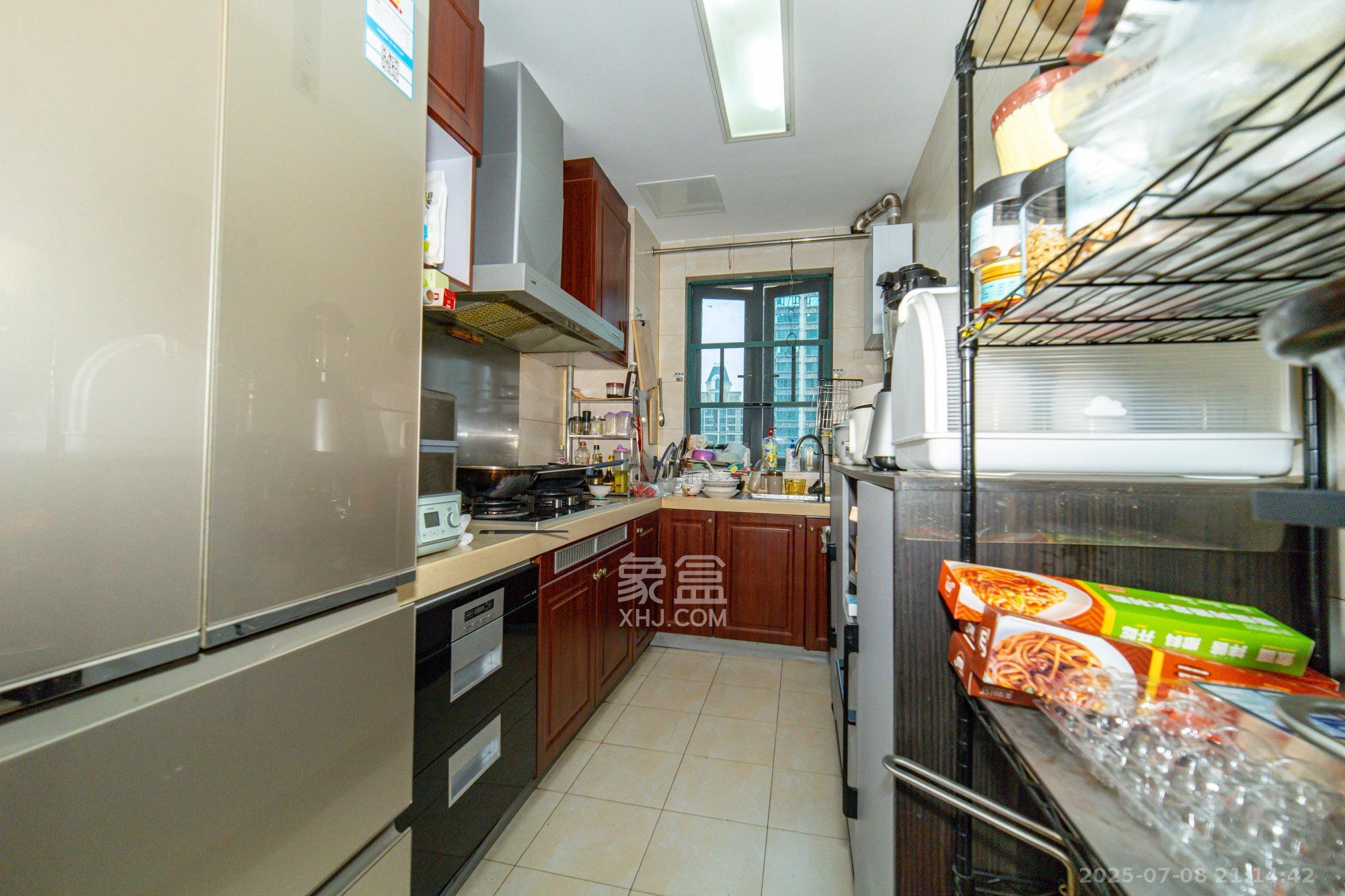 恒大翡翠华庭 4室2厅2卫 118.8万 恒大翡翠华庭 4室2厅2卫 118.8万厨房