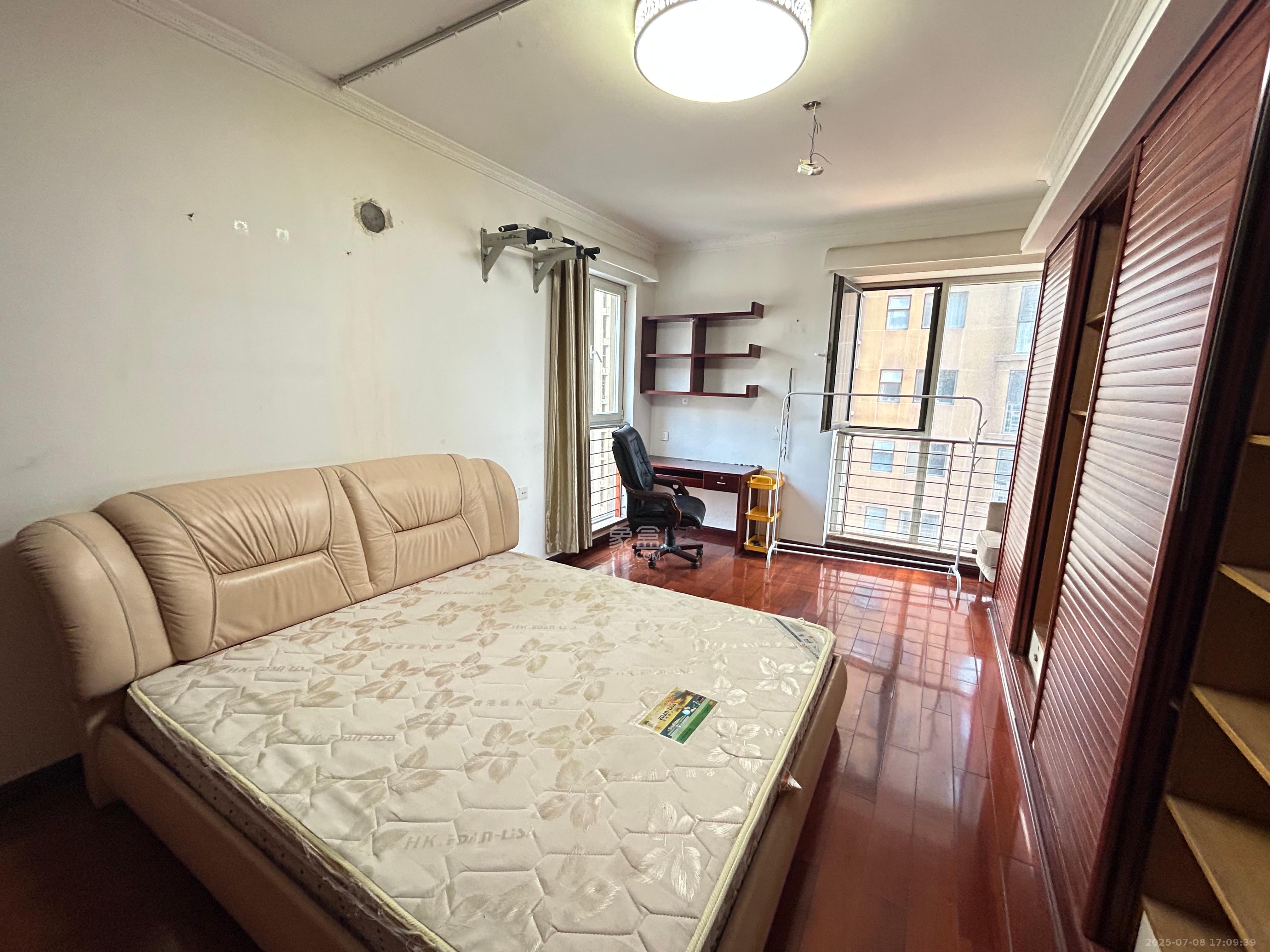 金色屋顶 3室2厅2卫 3200.0元/月 金色屋顶 3室2厅2卫 3200.0元/月室内图