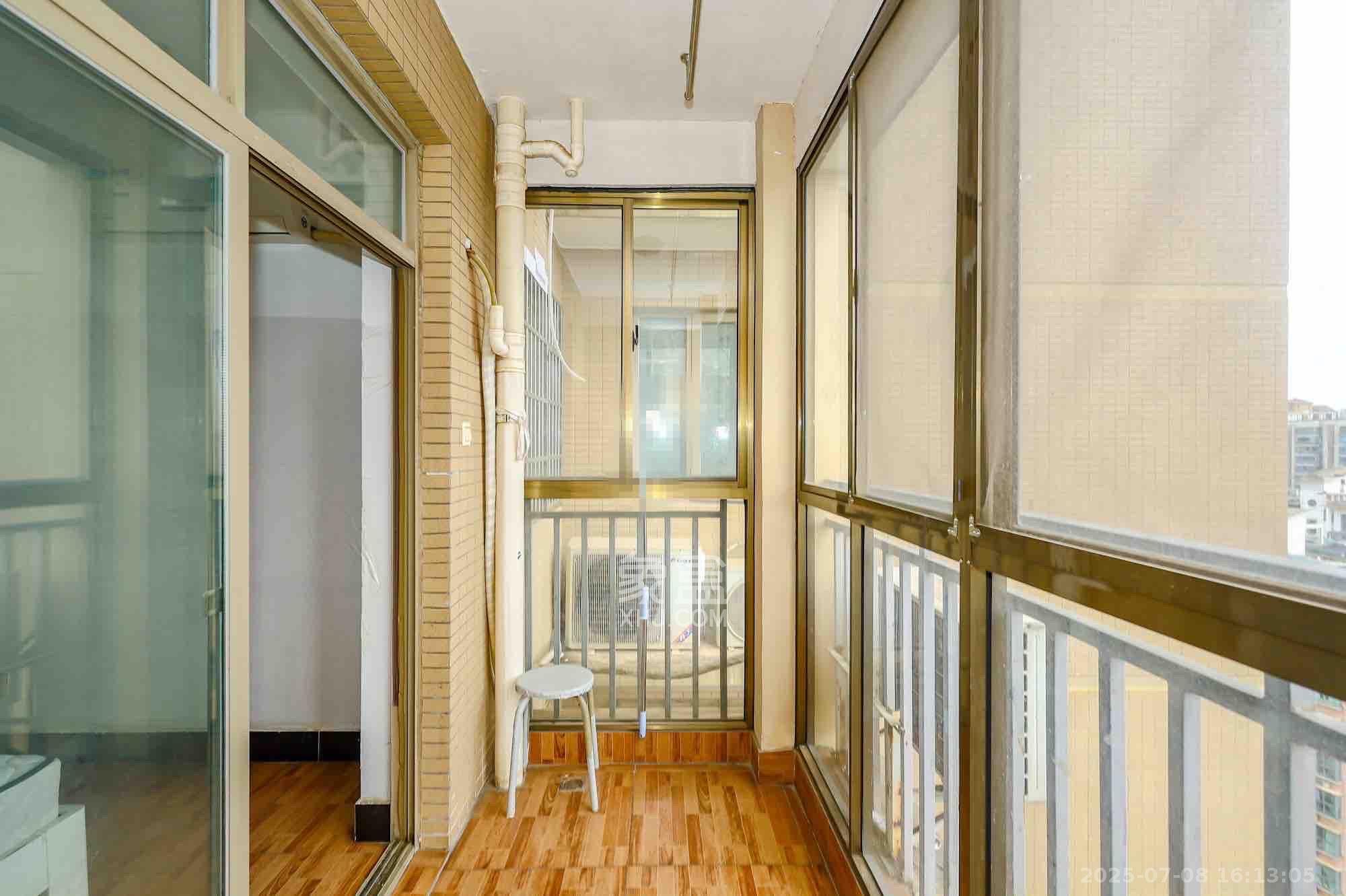 层上观邸  3室2厅1卫   2300.00元/月室内图
