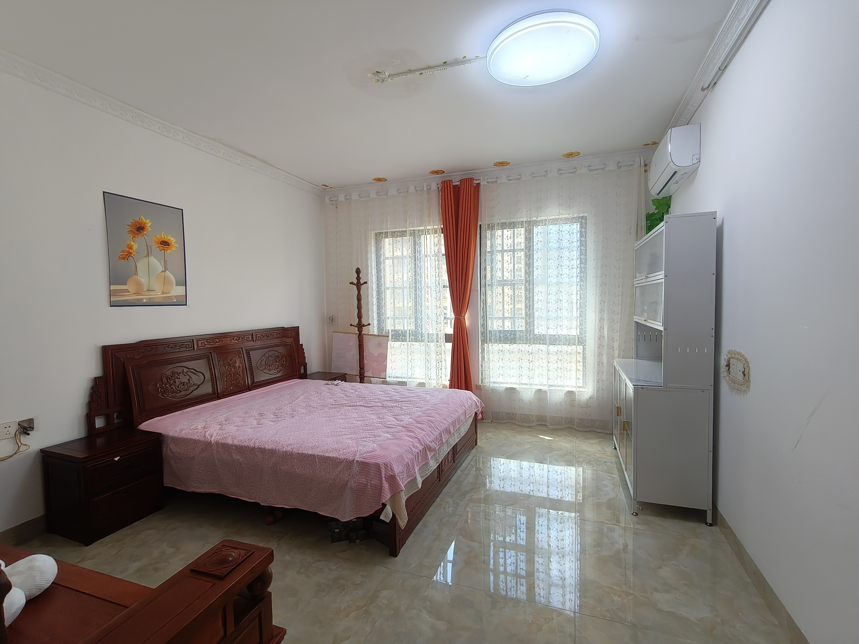 江畔人家  3室2厅1卫    329.0万 江畔人家  3室2厅1卫    329.0万客厅