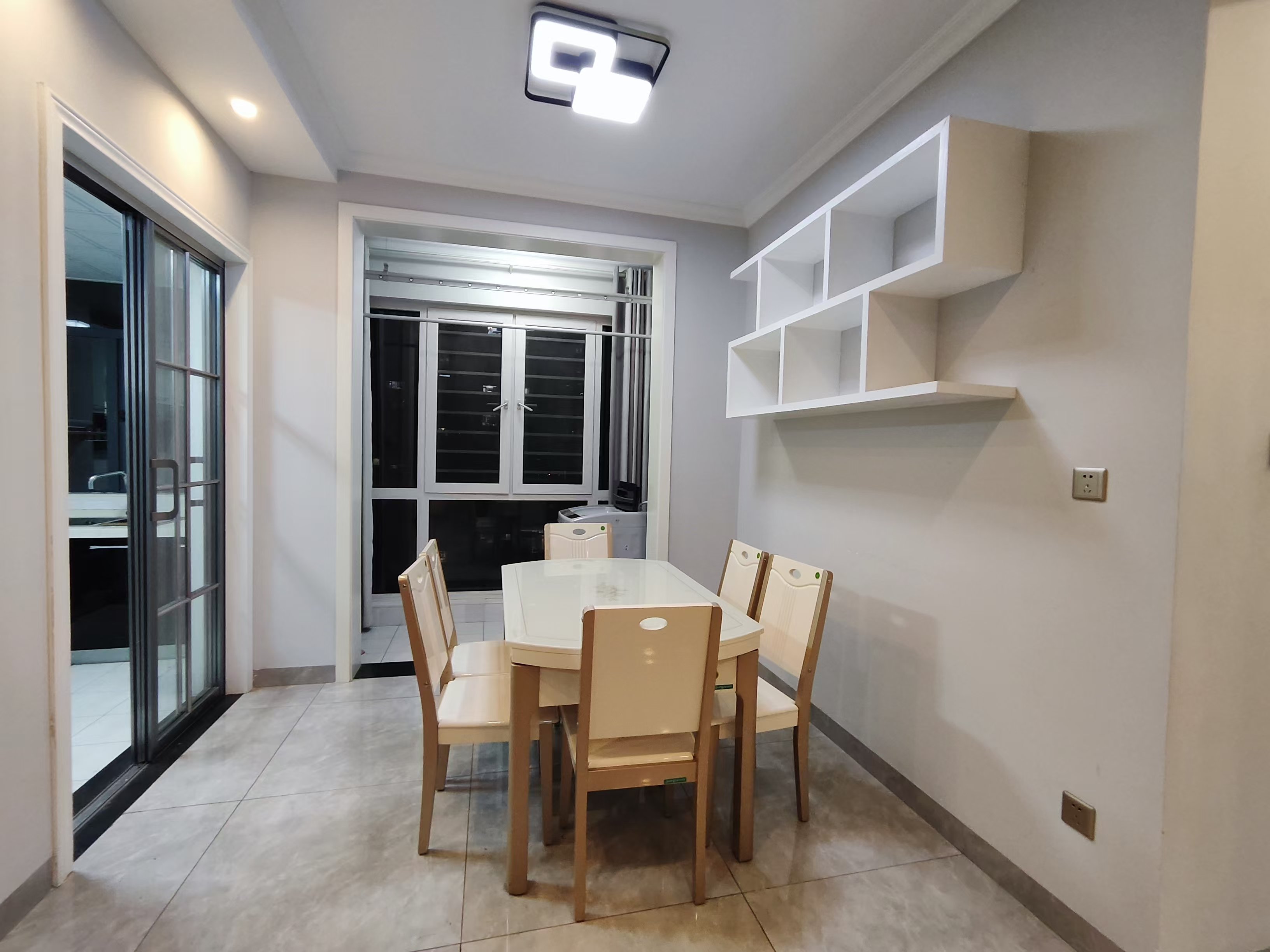 百弘学府城 3室2厅2卫 2000.0元/月 百弘学府城 3室2厅2卫 2000.0元/月室内图