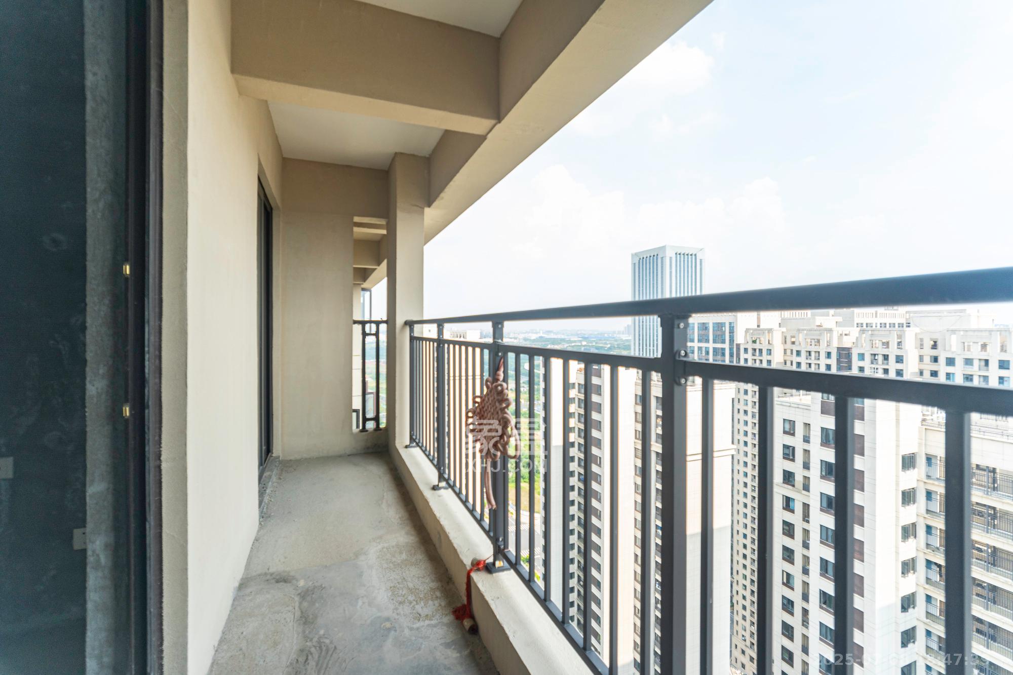 旭辉美的东樾城  3室2厅2卫    88.0万 旭辉美的东樾城  3室2厅2卫    88.0万阳台