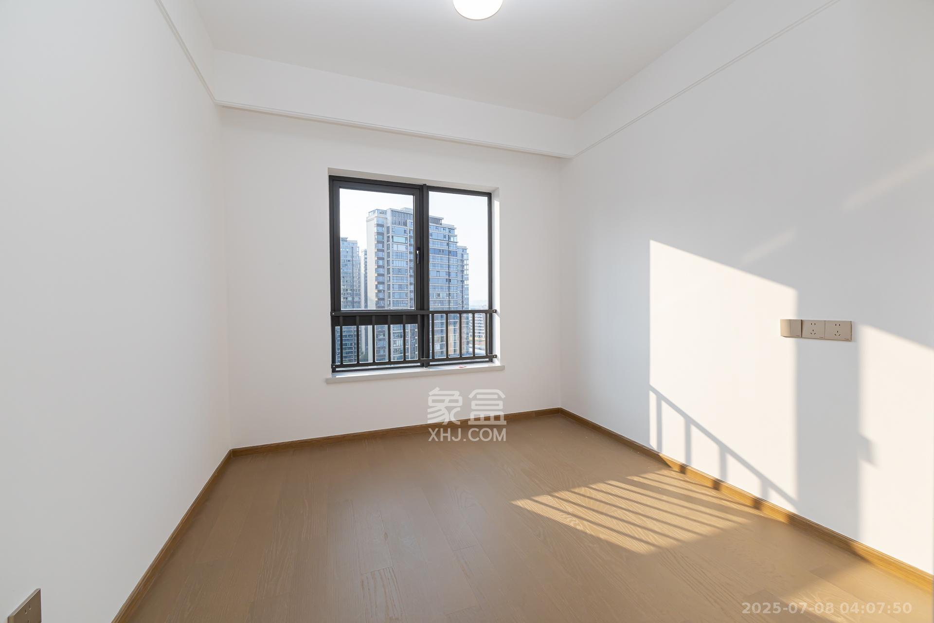 嘉臣道  4室2厅2卫    277.0万 嘉臣道  4室2厅2卫    277.0万卧室