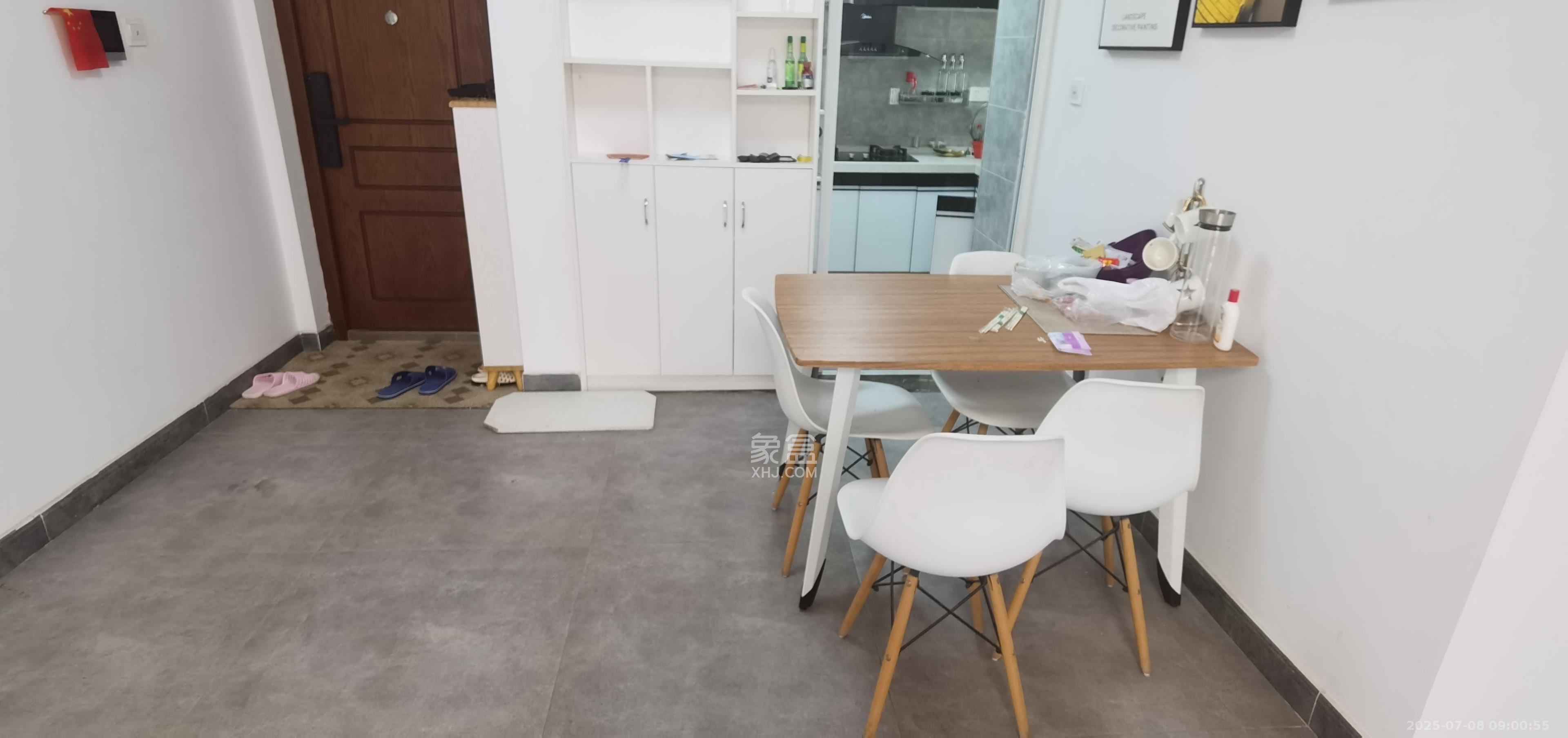 和泓梅溪四季  3室2厅2卫    3000.0元/月 和泓梅溪四季  3室2厅2卫    3000.0元/月室内图