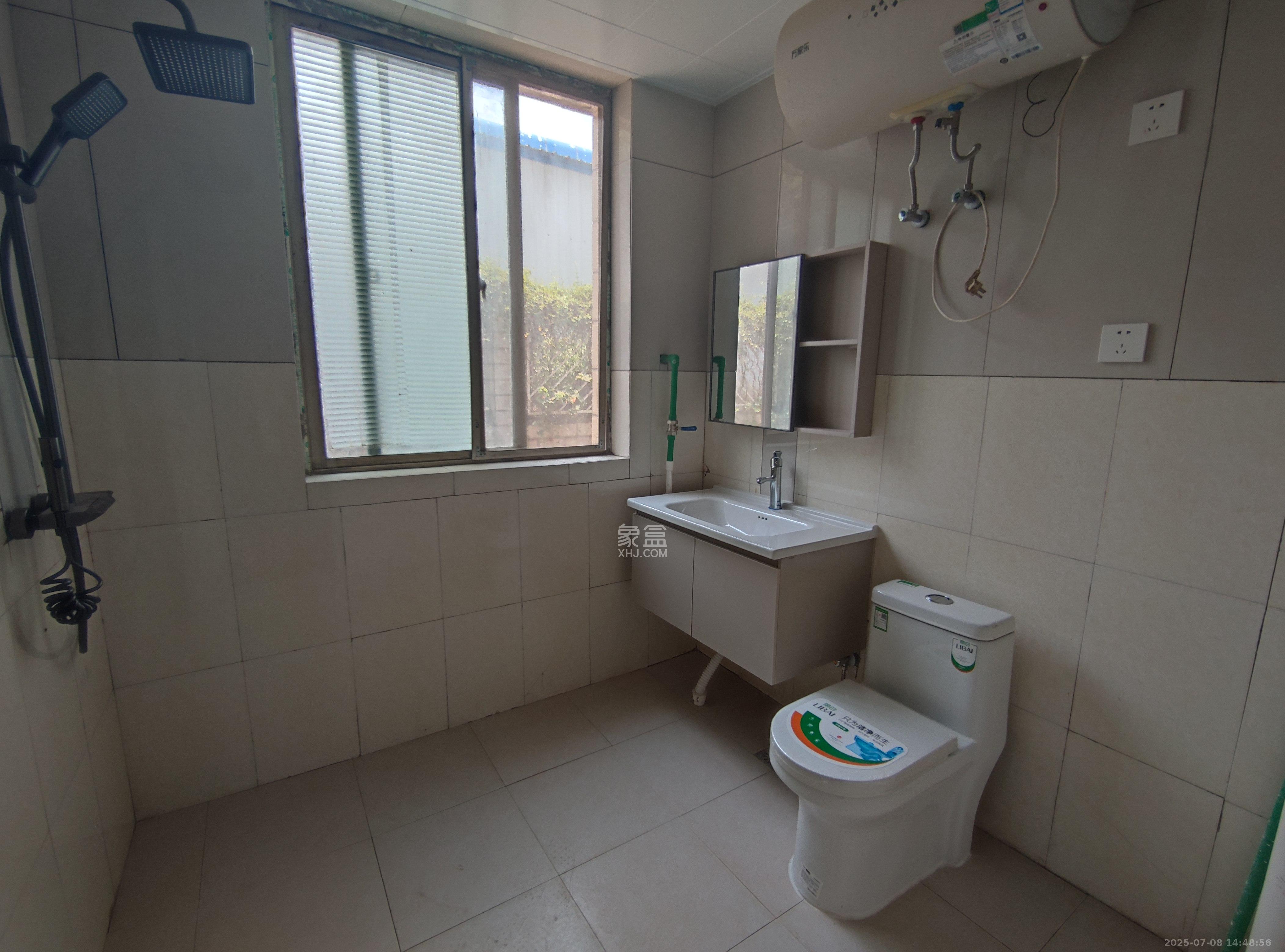 麓谷沐春园 4室2厅2卫 2600.0元/月 麓谷沐春园 4室2厅2卫 2600.0元/月室内图