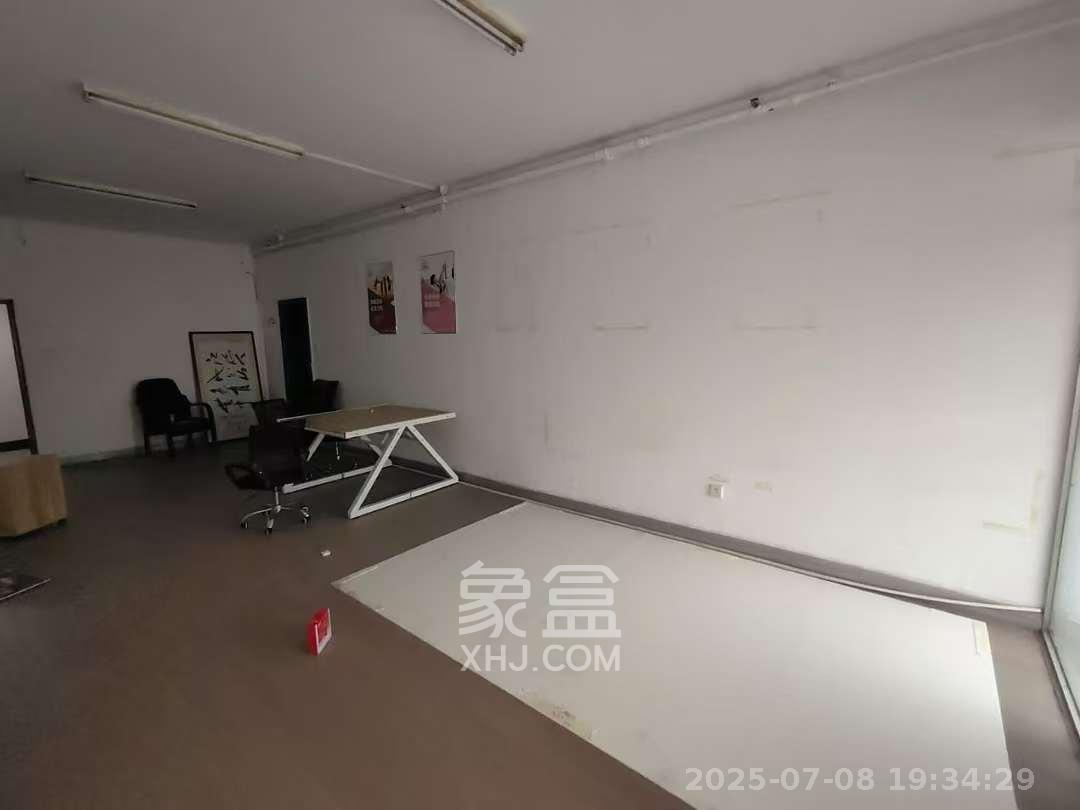 君临天厦   80.0㎡      2000.0元/月室内图