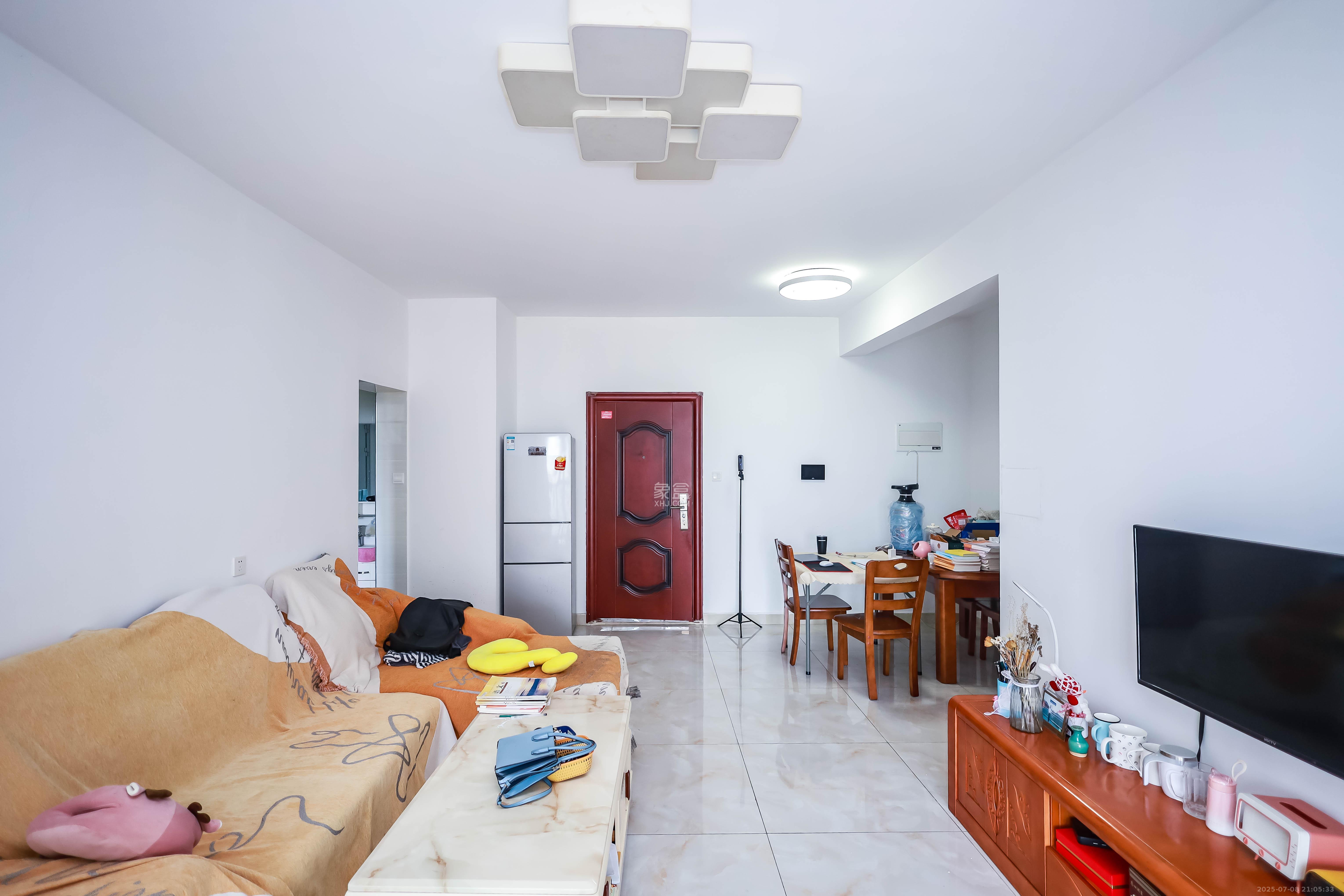 盛景谷山里 2室2厅1卫 75.0万 盛景谷山里 2室2厅1卫 75.0万客厅