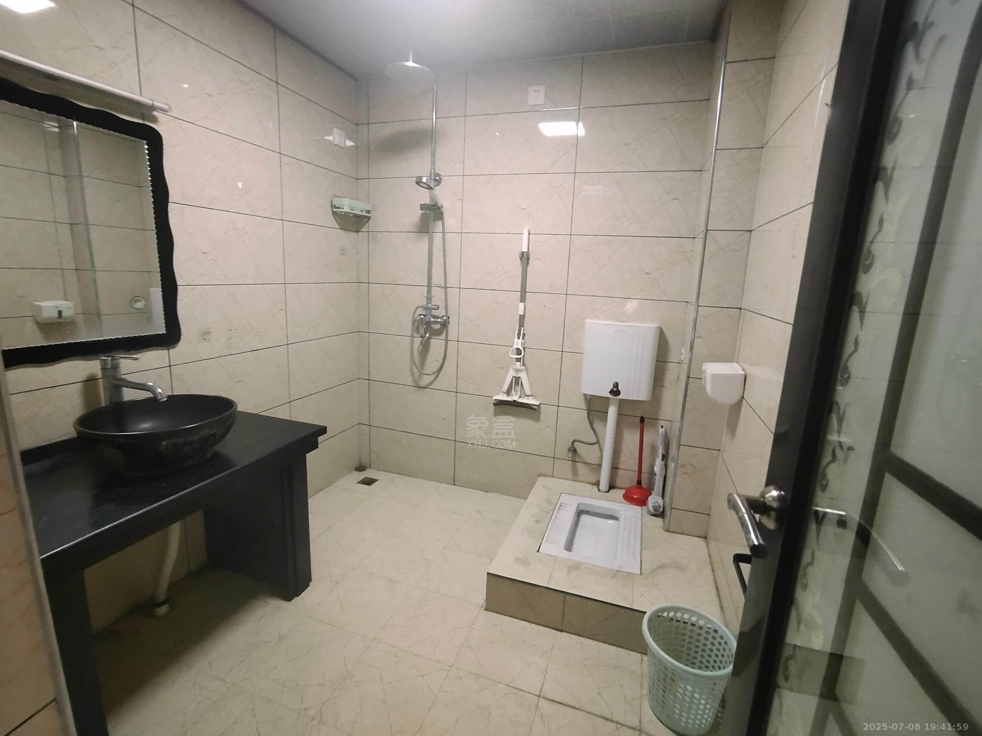 文化园三期 2室1厅1卫 1300.0元/月 文化园三期 2室1厅1卫 1300.0元/月室内图