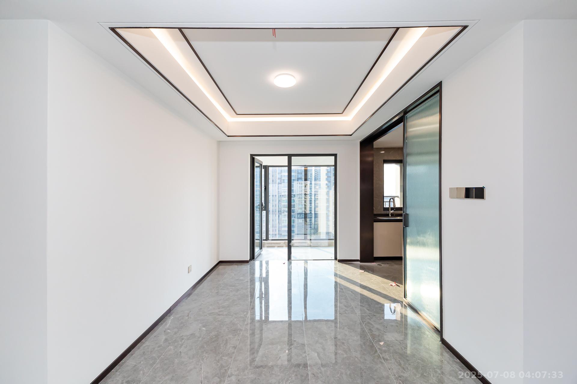 嘉臣道  4室2厅2卫    277.0万客厅