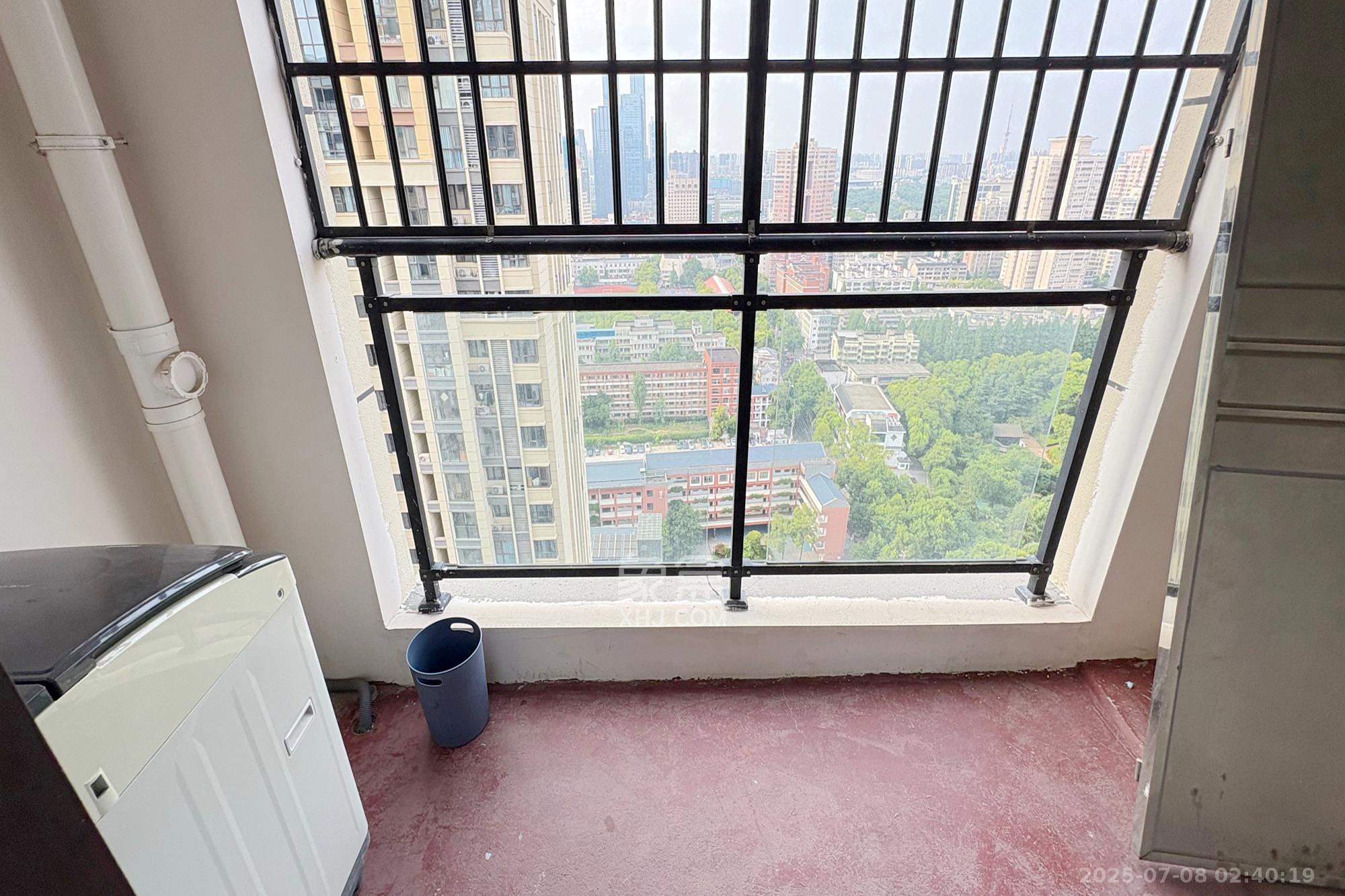 尚清雅苑 3室2厅2卫 158.0万 尚清雅苑 3室2厅2卫 158.0万阳台